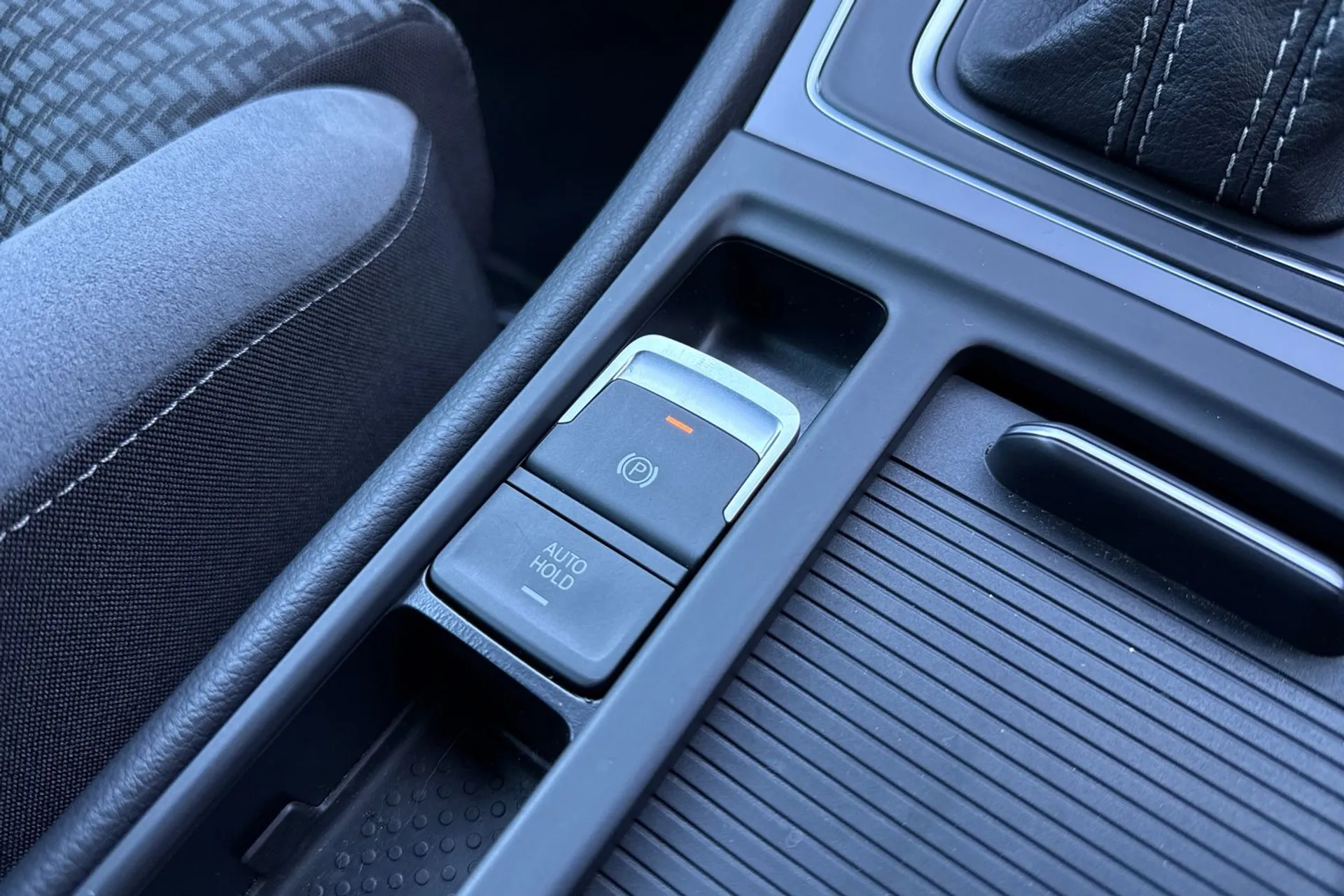 VOLKSWAGEN GOLF thumbnail image number 39