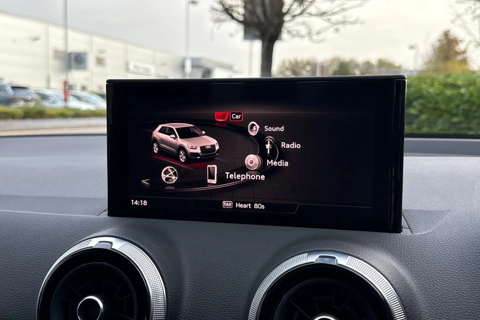 Audi Q2 thumbnail image number 4