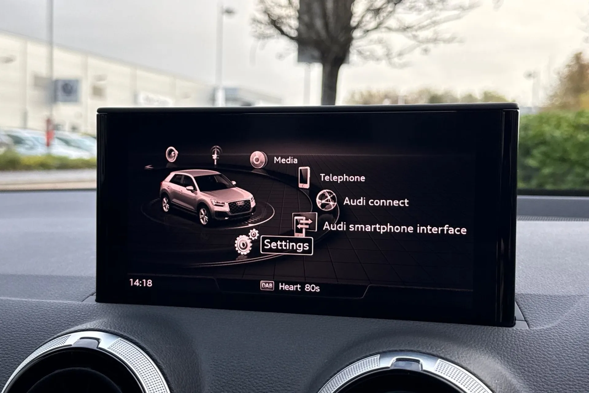 Audi Q2 thumbnail image number 38