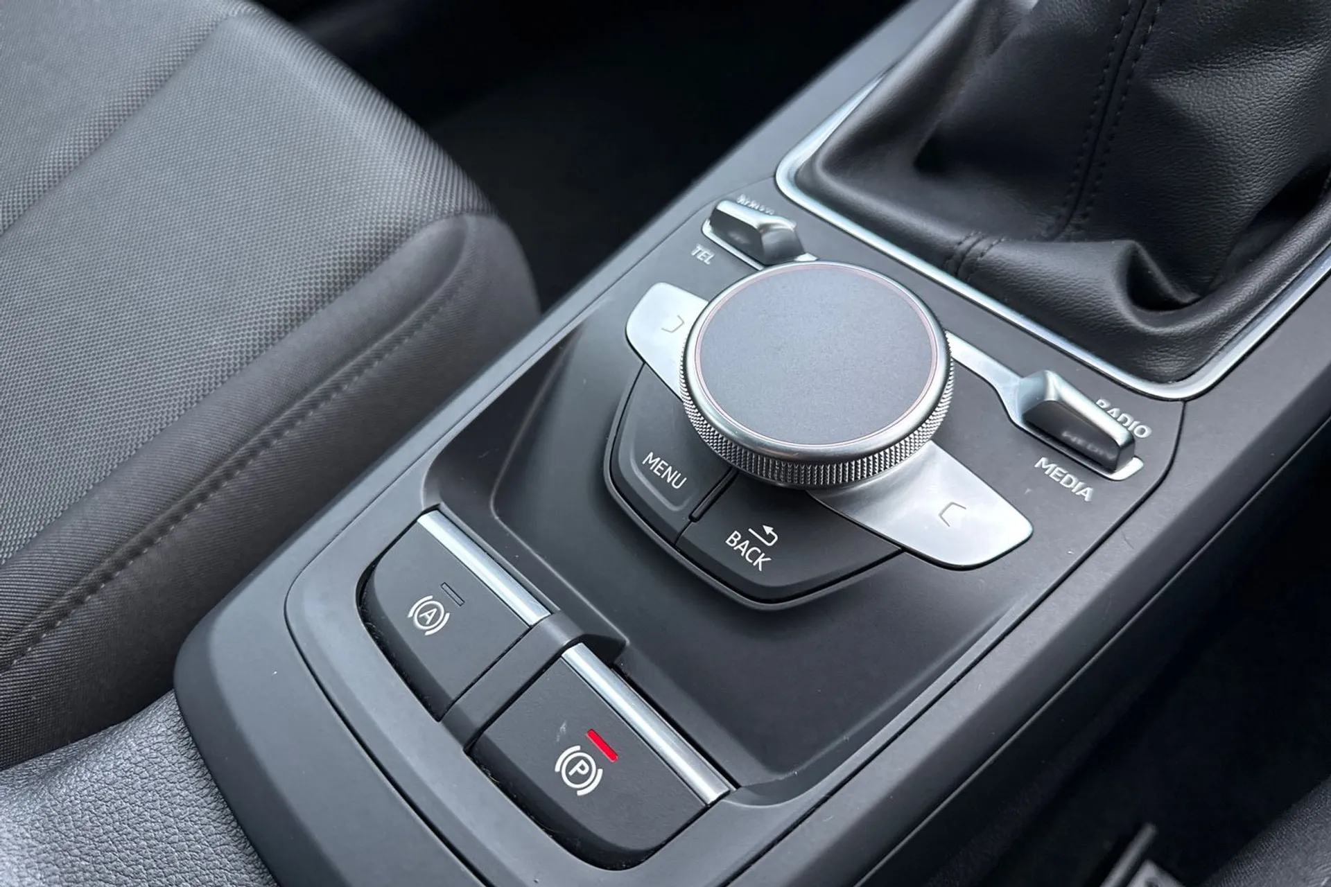 Audi Q2 thumbnail image number 26