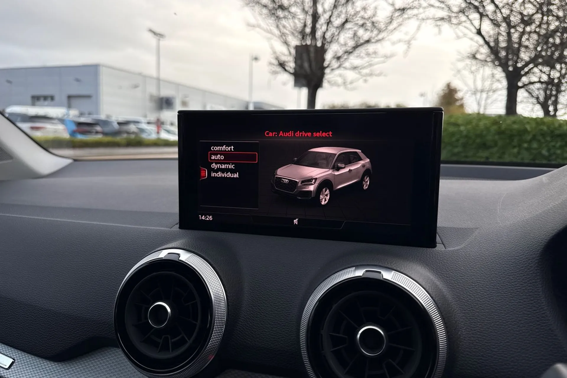 Audi Q2 thumbnail image number 34