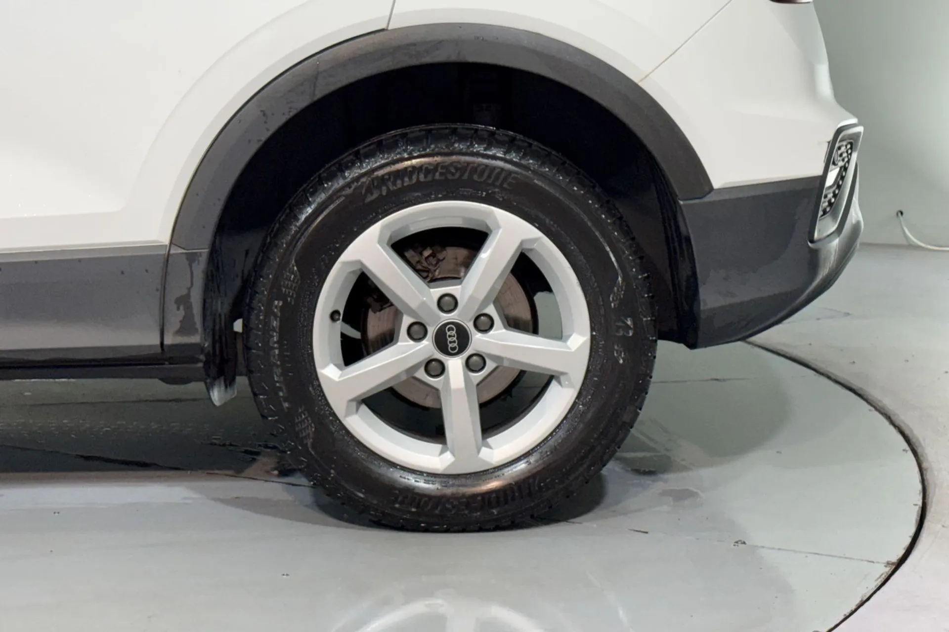 Audi Q2 thumbnail image number 12