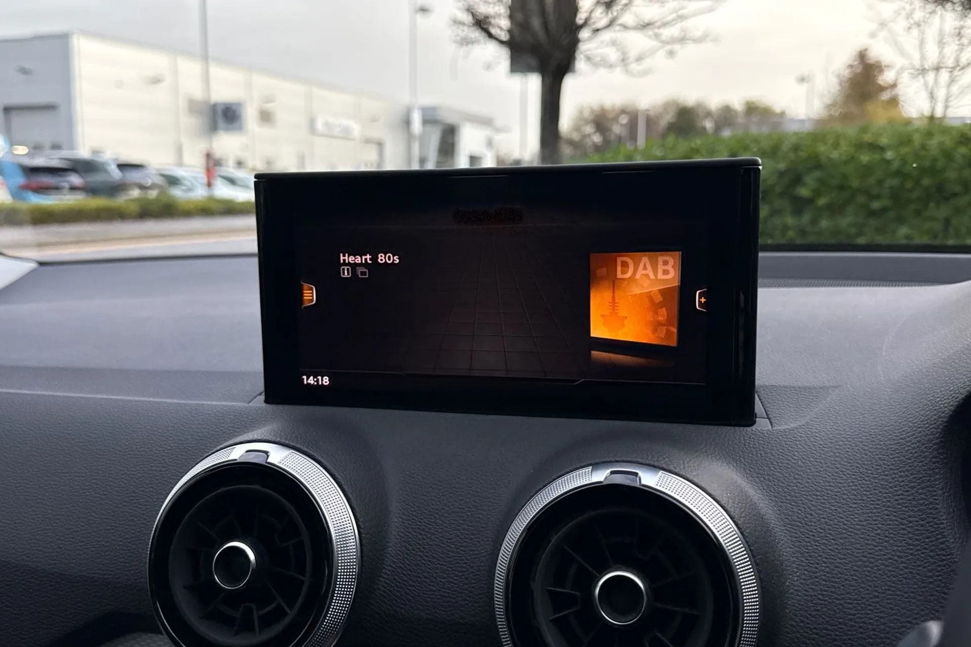 Audi Q2 thumbnail image number 27