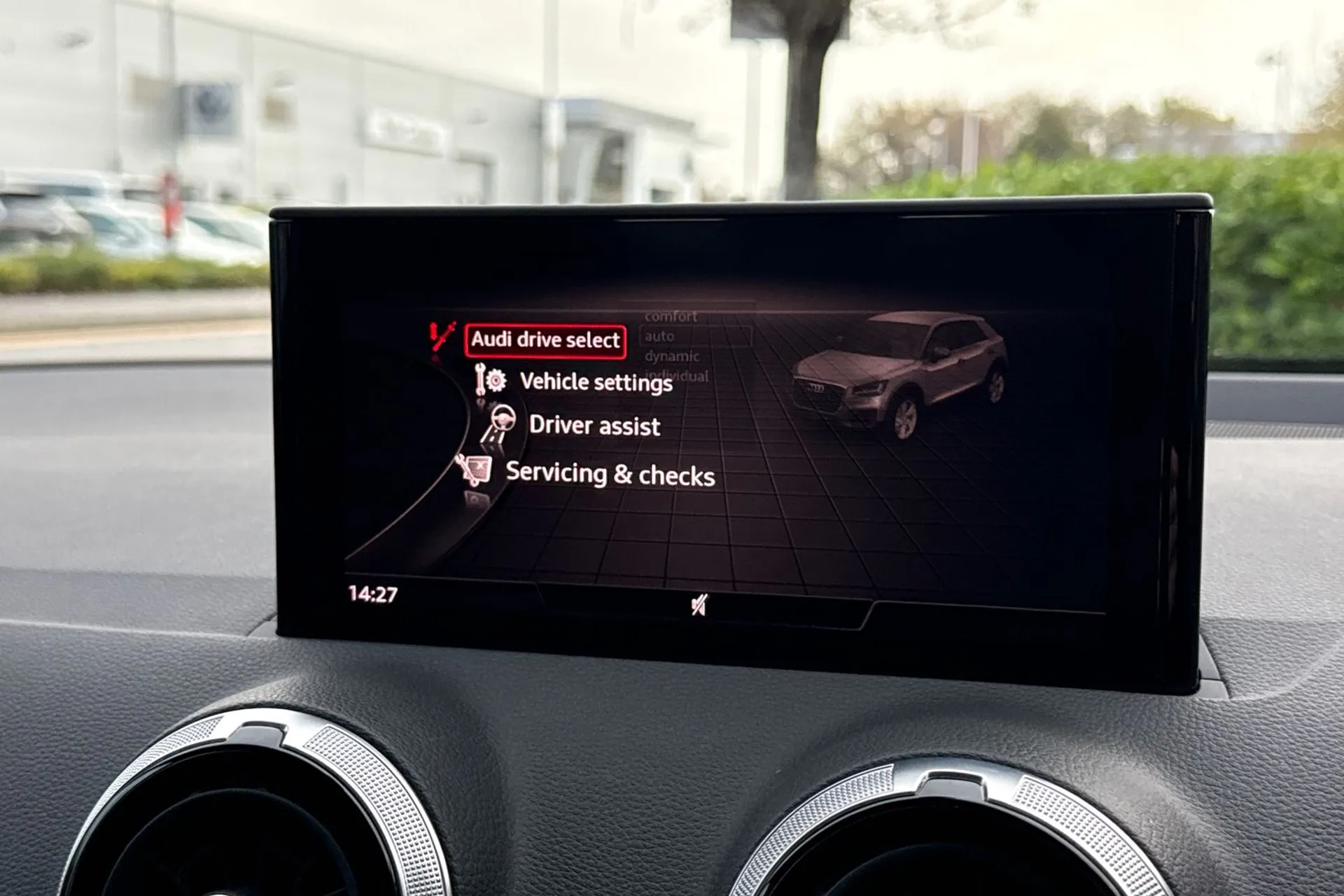 Audi Q2 thumbnail image number 36