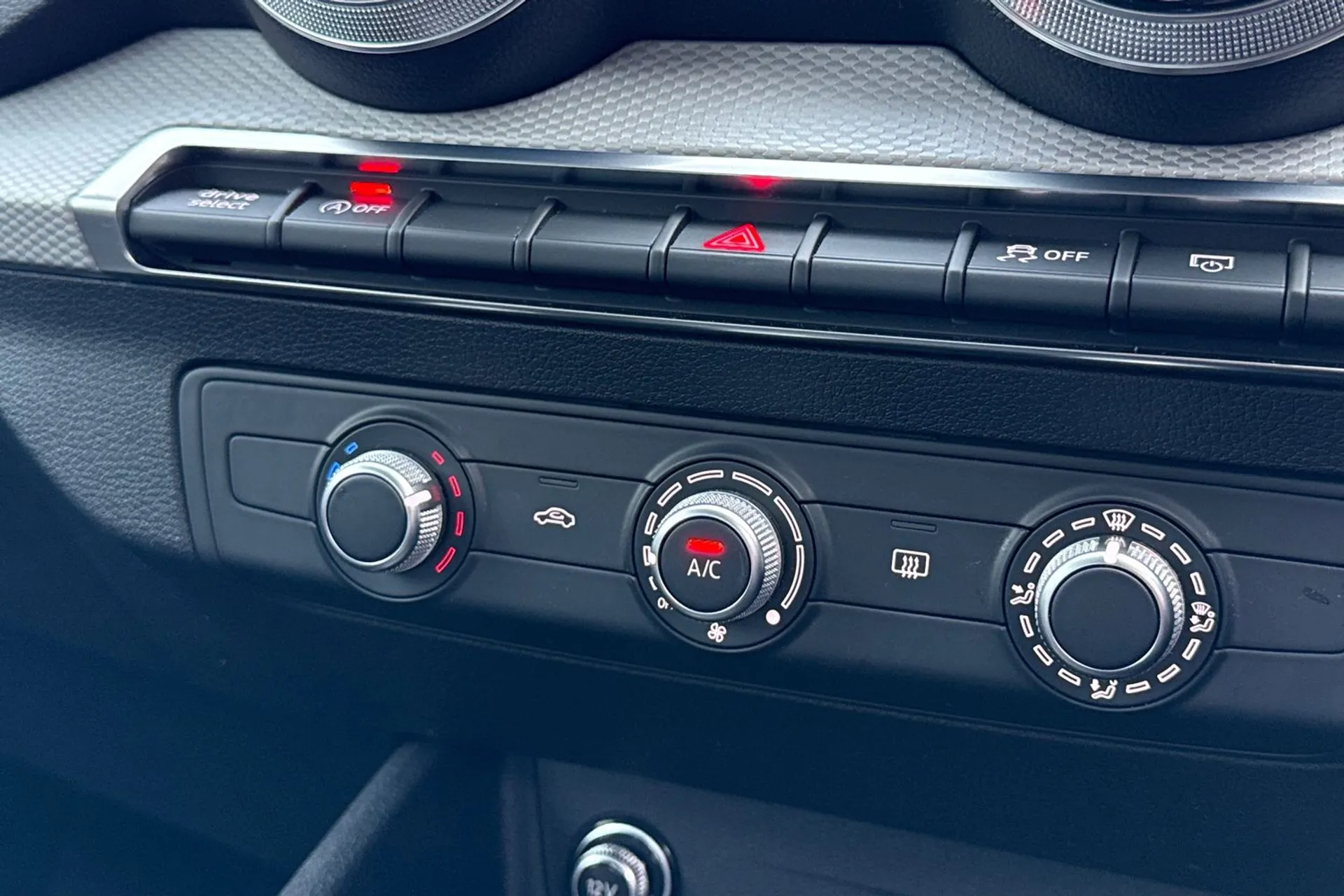 Audi Q2 thumbnail image number 22