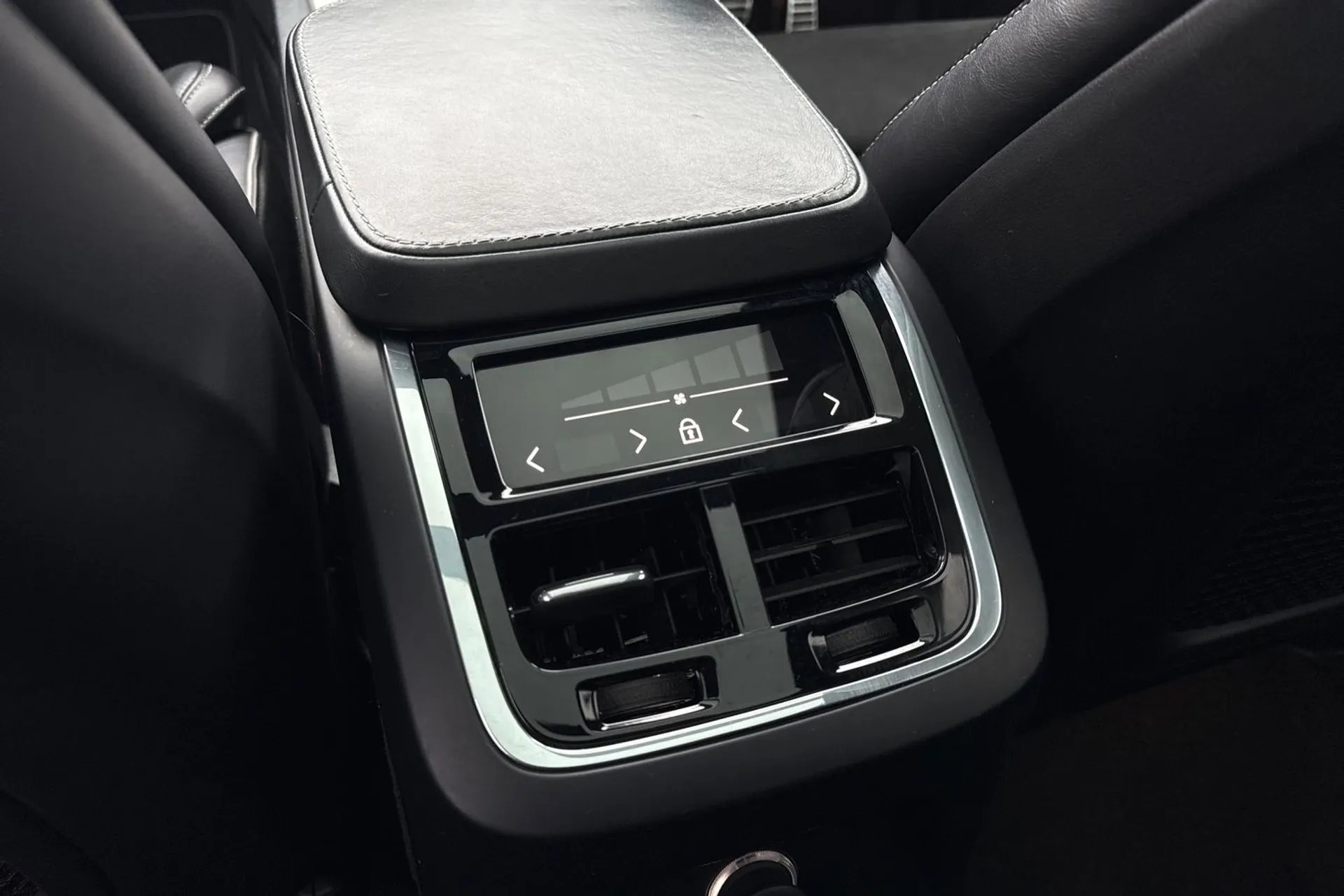 Volvo XC90 thumbnail image number 33