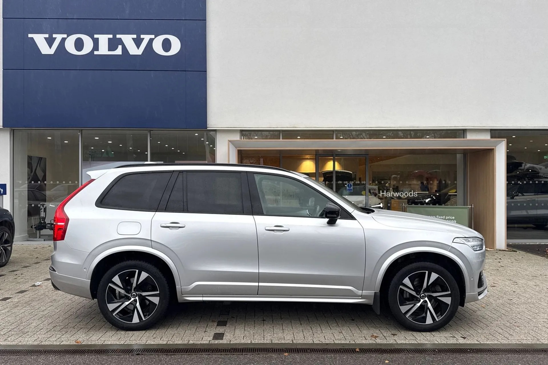 Volvo XC90 thumbnail image number 2