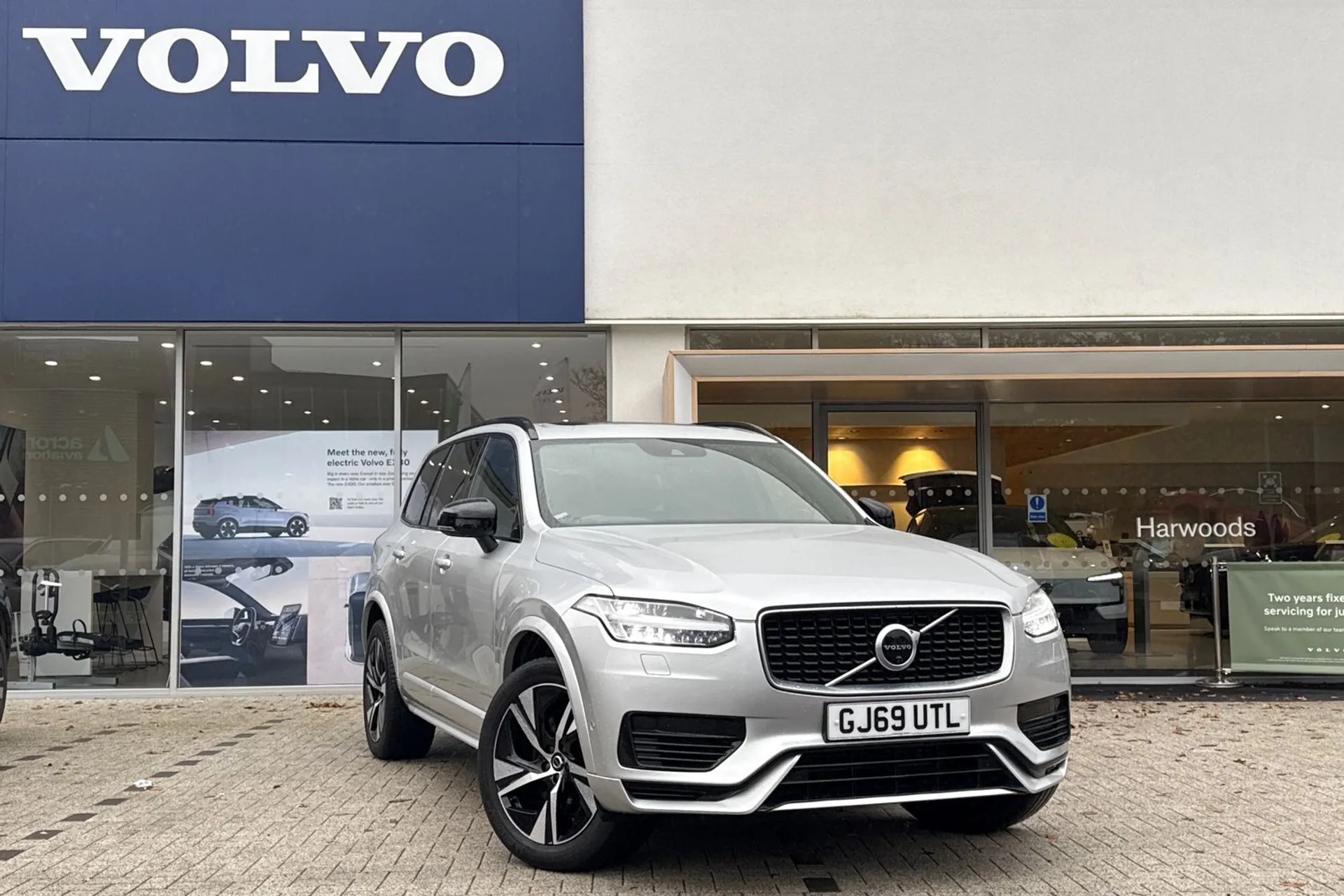 Volvo XC90 focused image