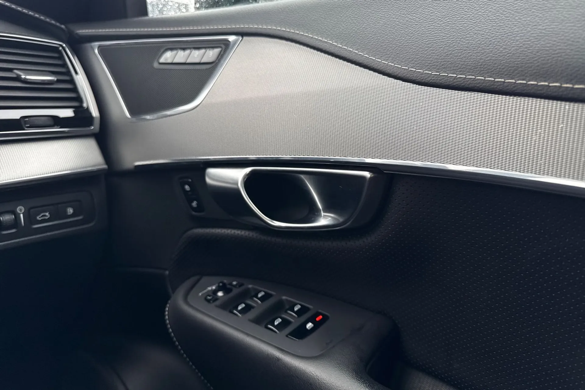 Volvo XC90 thumbnail image number 45