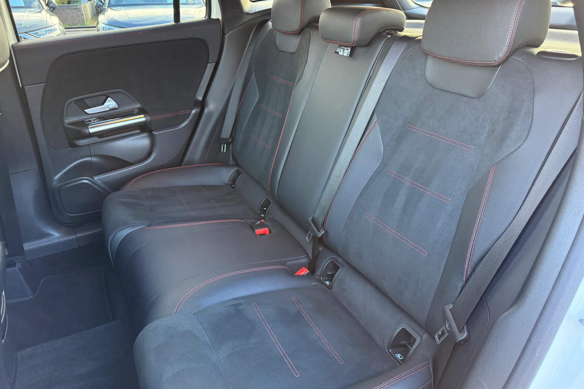 MERCEDES-BENZ GLA thumbnail image number 43