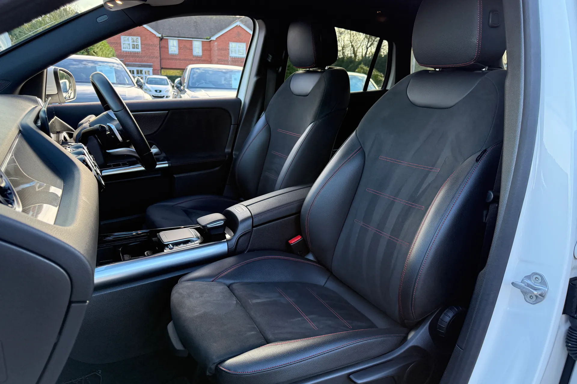 MERCEDES-BENZ GLA thumbnail image number 31