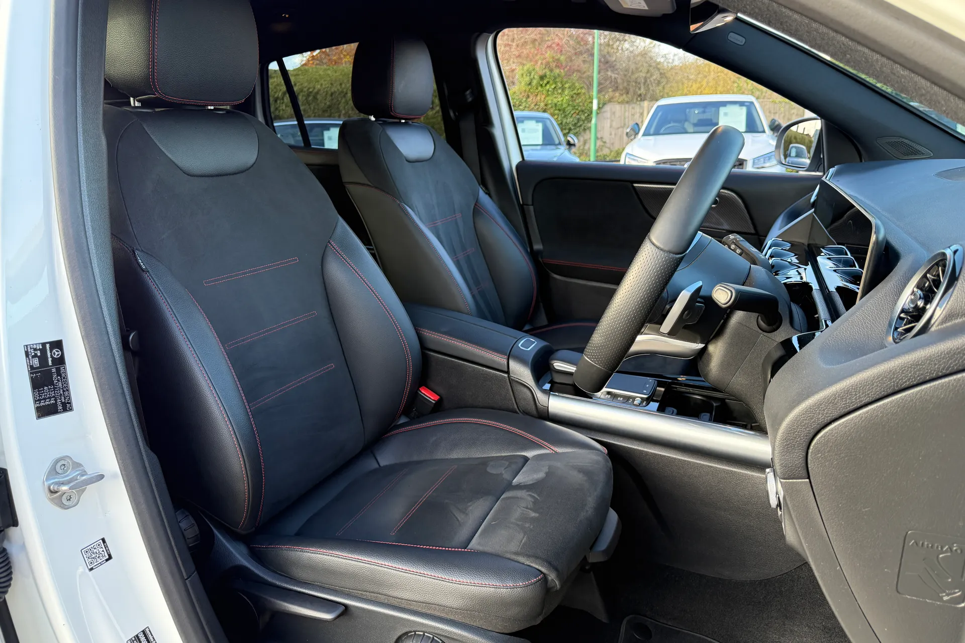 MERCEDES-BENZ GLA thumbnail image number 28