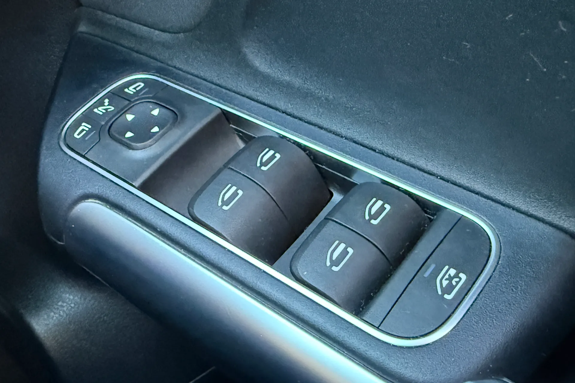 MERCEDES-BENZ GLA thumbnail image number 20