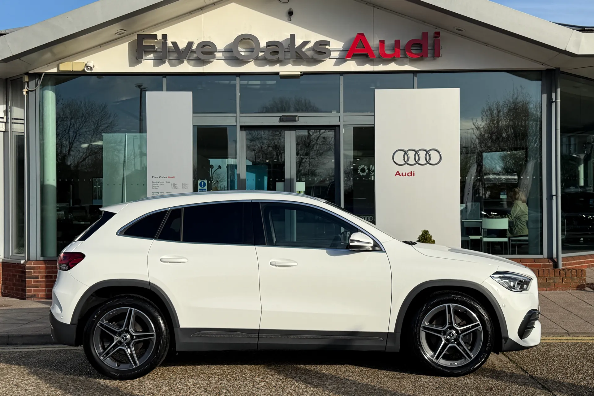 MERCEDES-BENZ GLA thumbnail image number 2