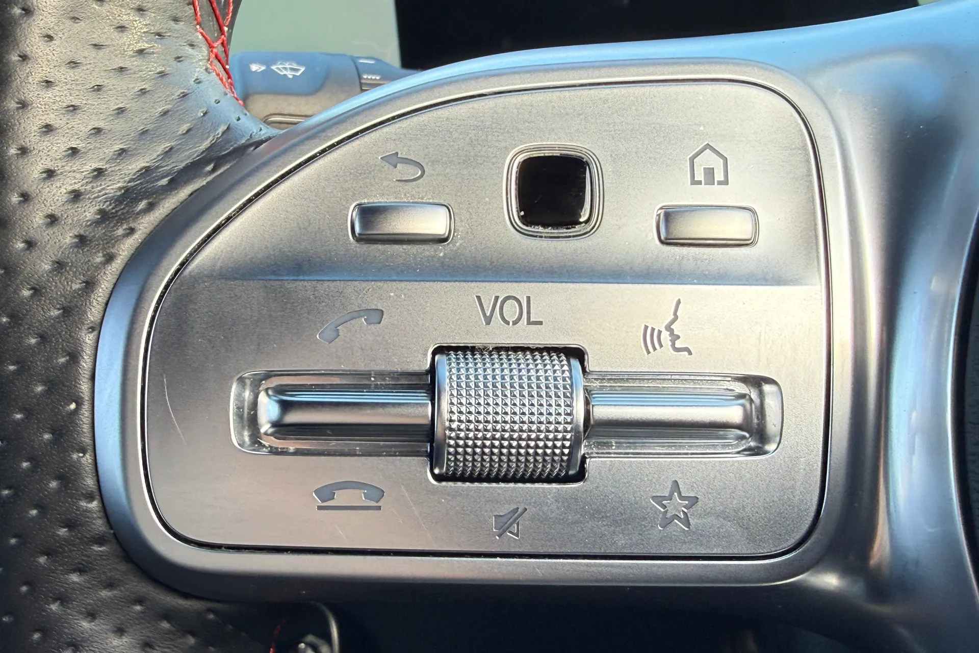 MERCEDES-BENZ GLA thumbnail image number 22