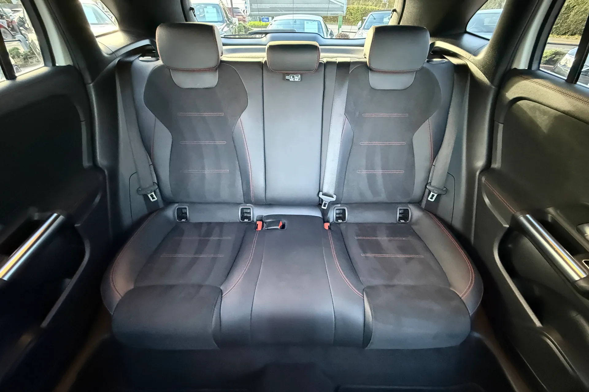 MERCEDES-BENZ GLA thumbnail image number 38