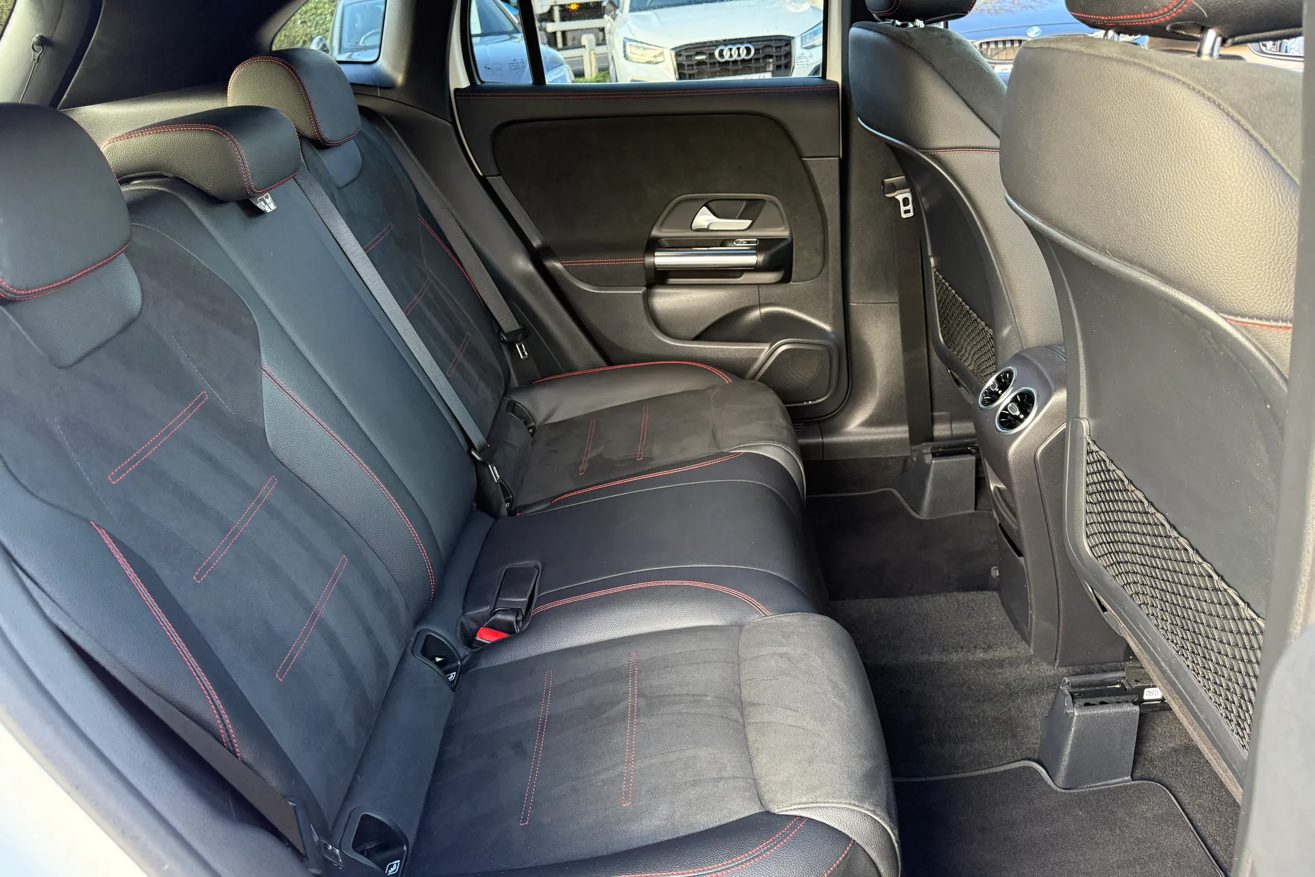 MERCEDES-BENZ GLA thumbnail image number 45