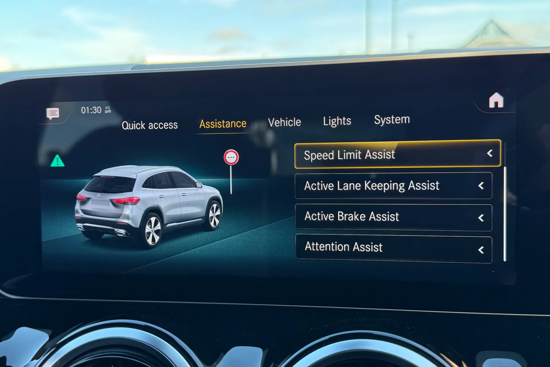 MERCEDES-BENZ GLA thumbnail image number 10