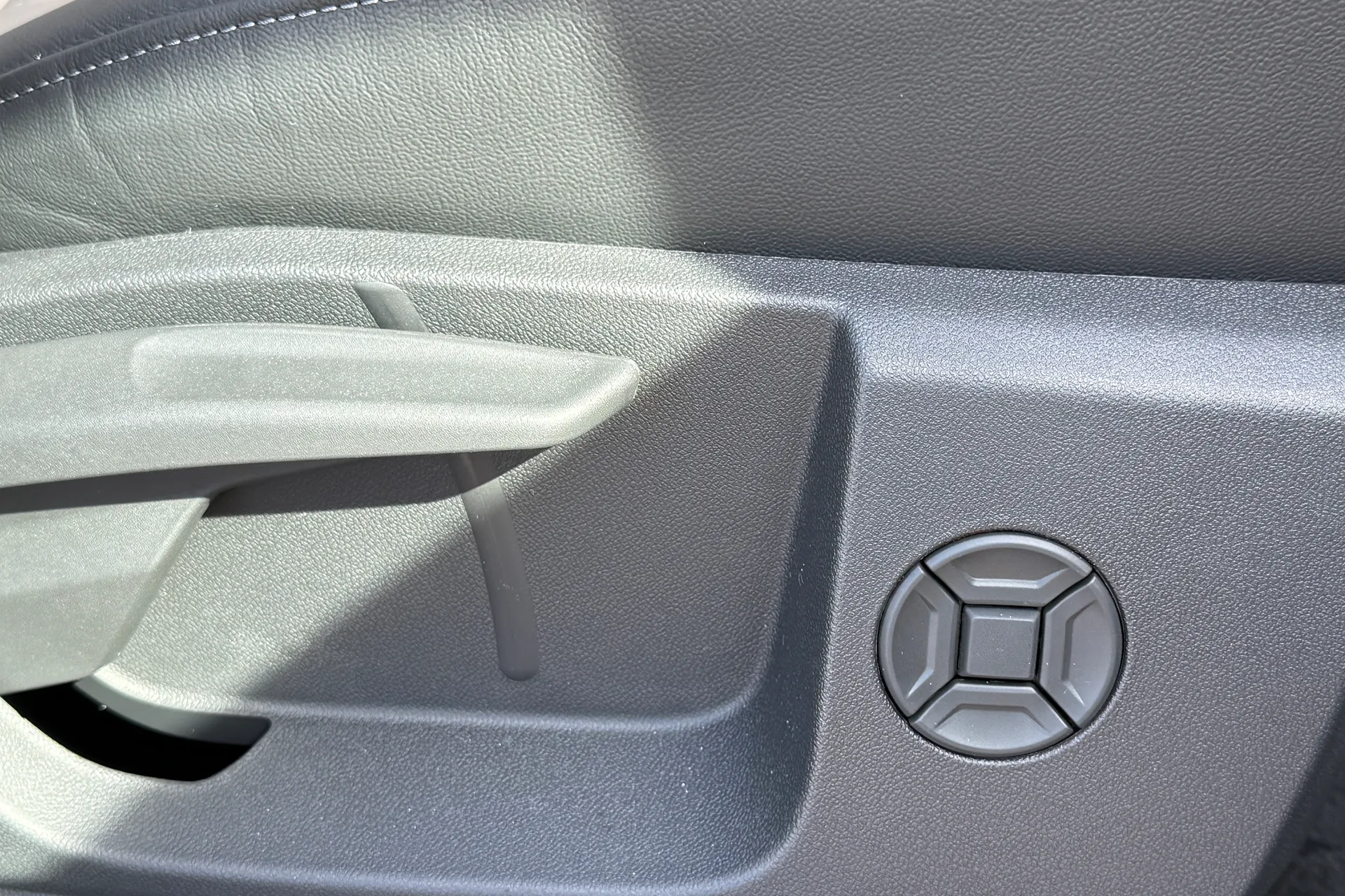 Audi Q5 thumbnail image number 30
