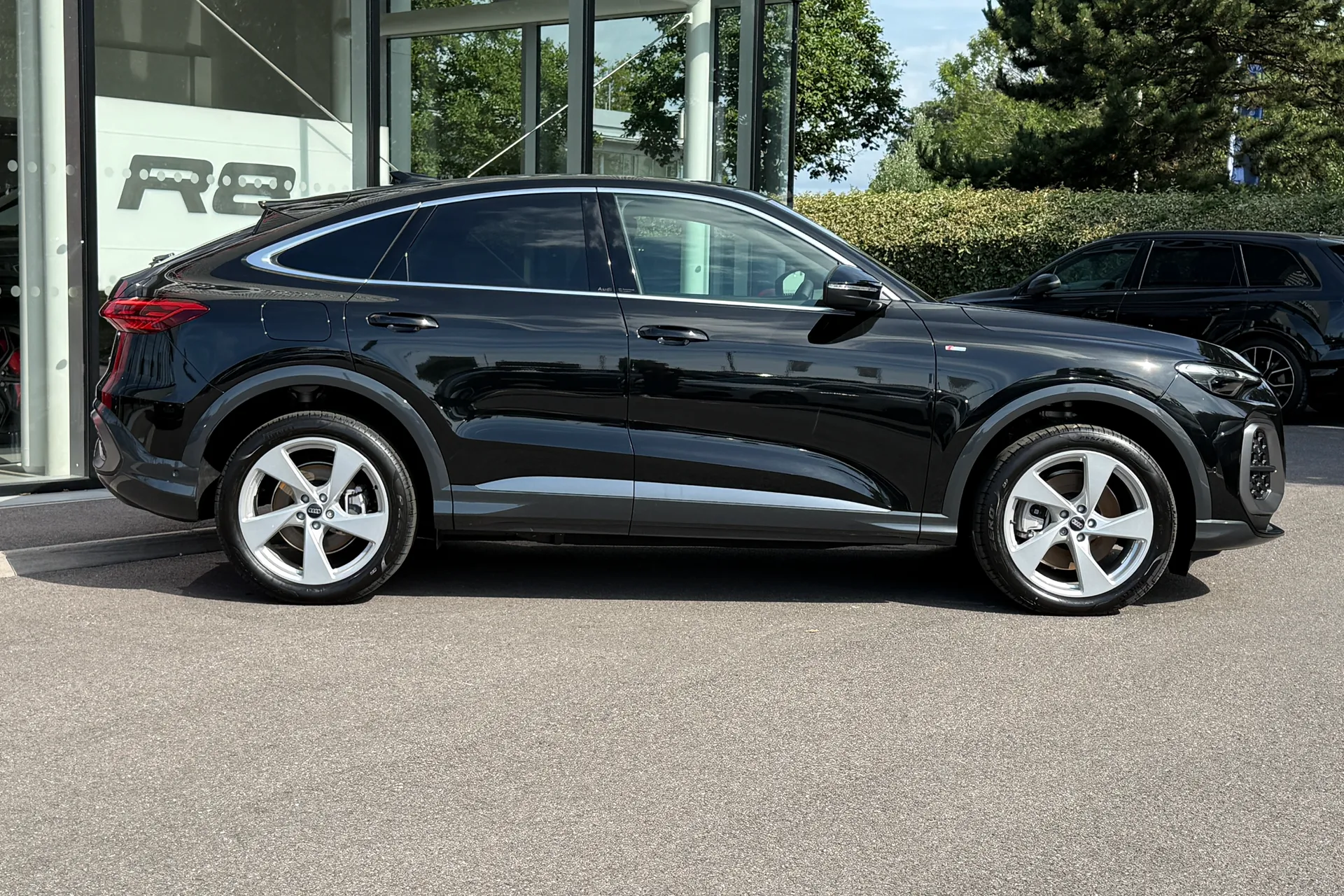Audi Q5 thumbnail image number 2