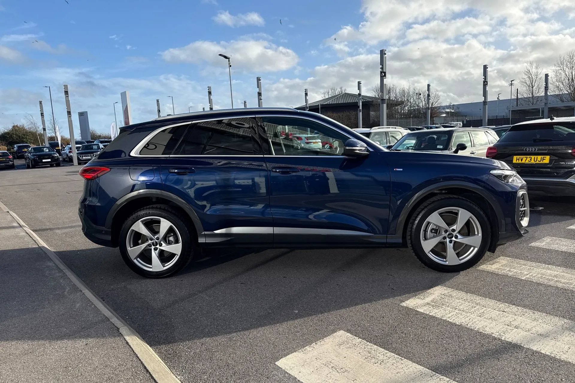 Audi Q5 thumbnail image number 2