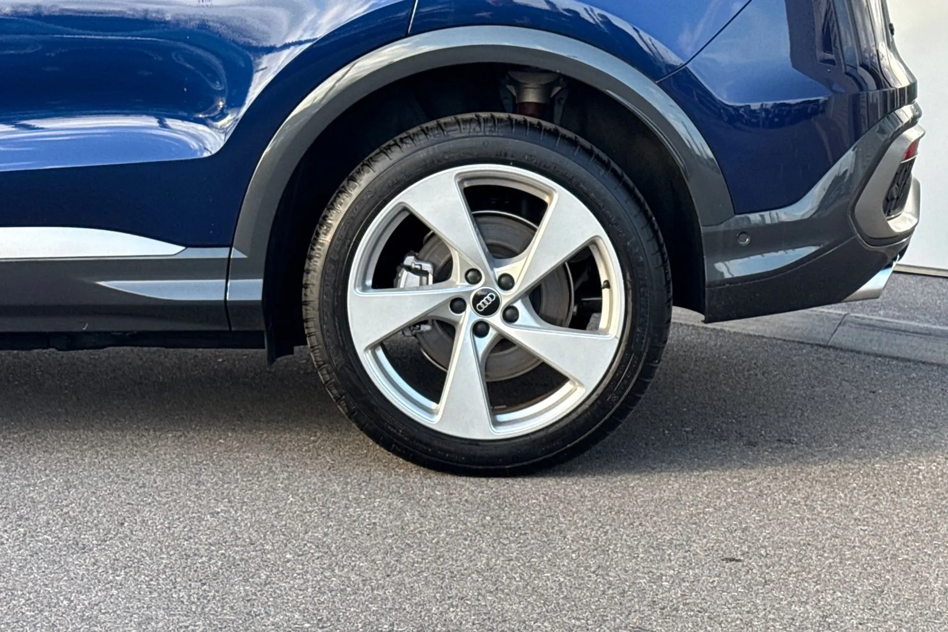 Audi Q5 thumbnail image number 23