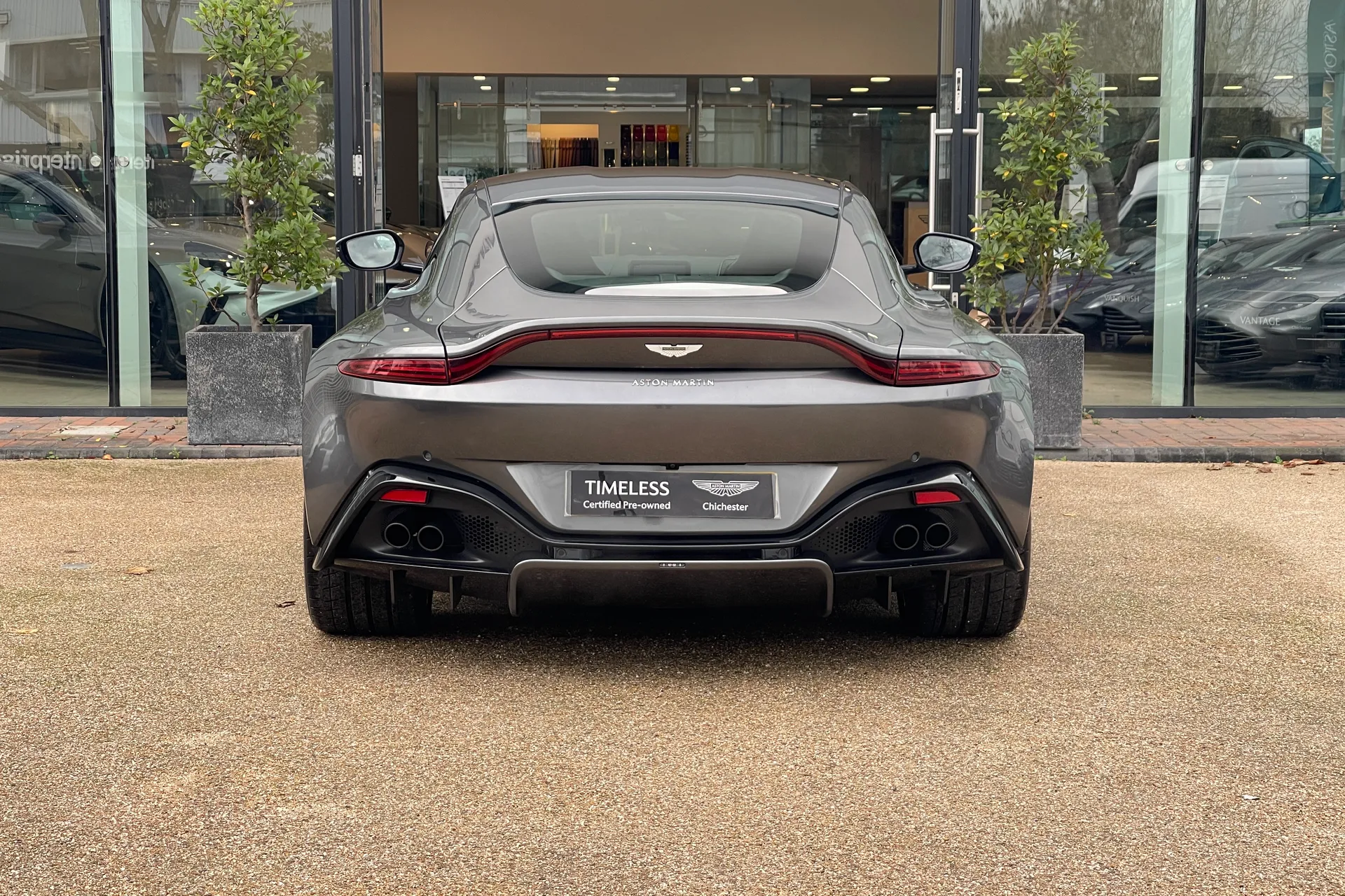 Aston Martin Vantage thumbnail image number 35
