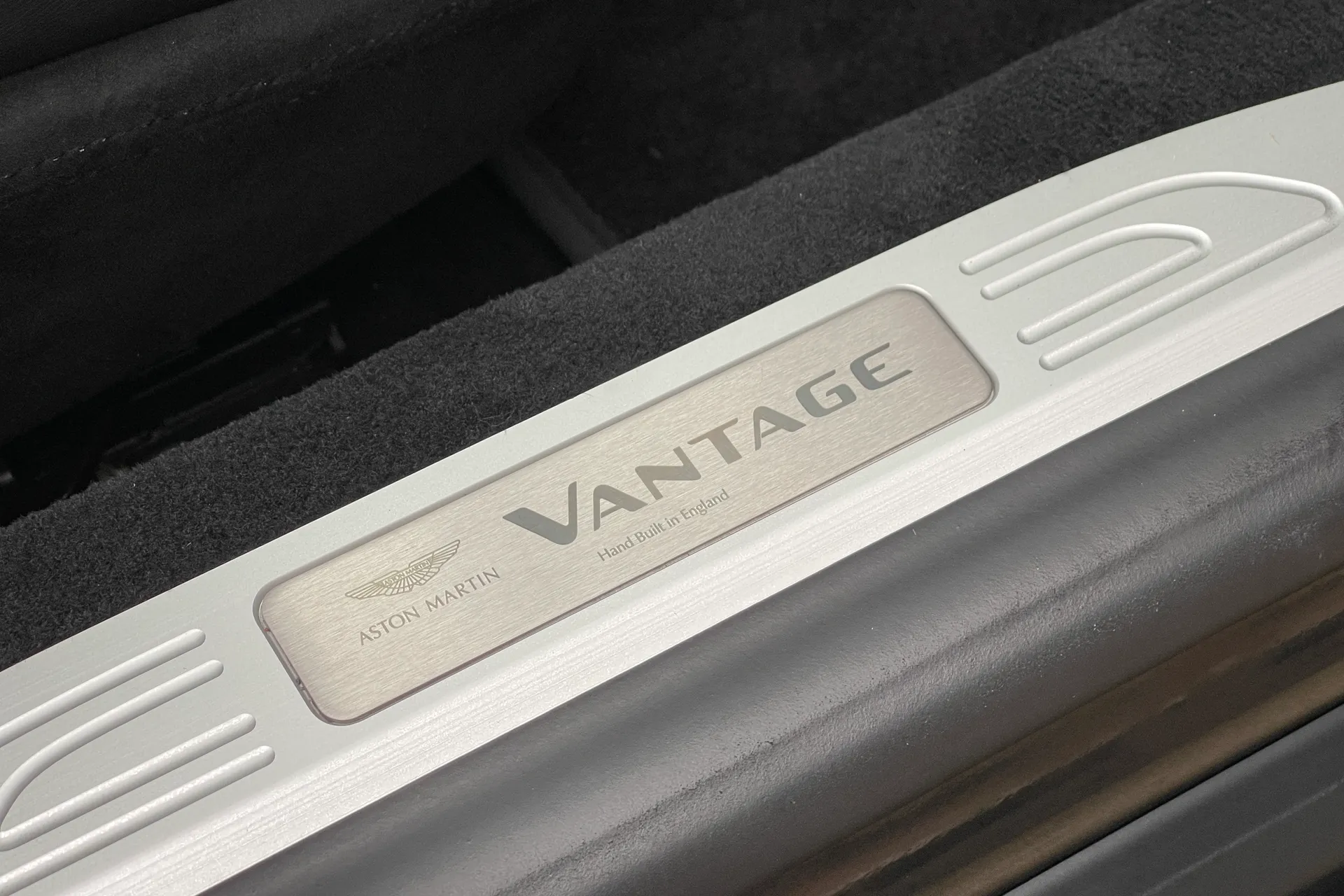 Aston Martin Vantage thumbnail image number 21