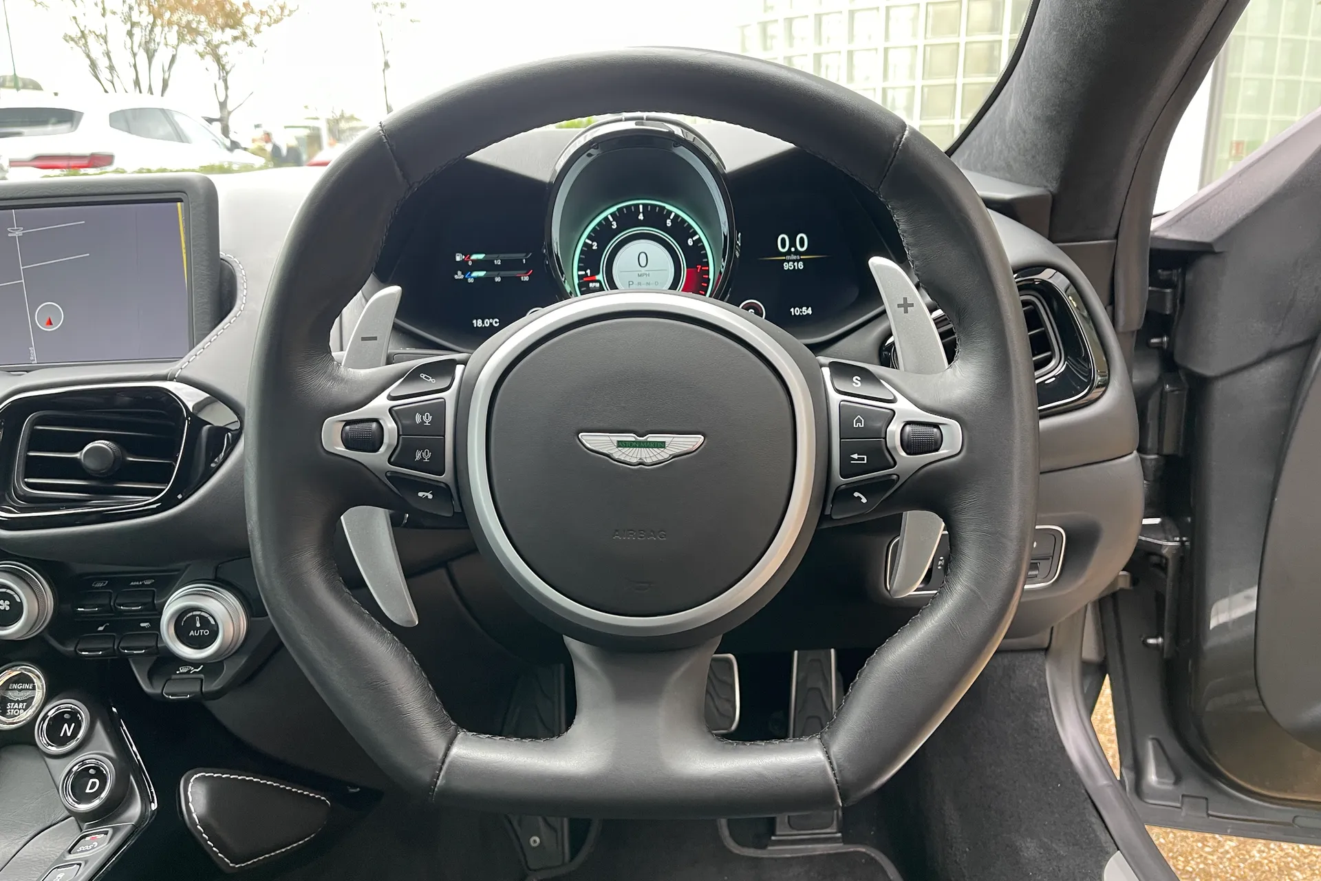 Aston Martin Vantage thumbnail image number 11