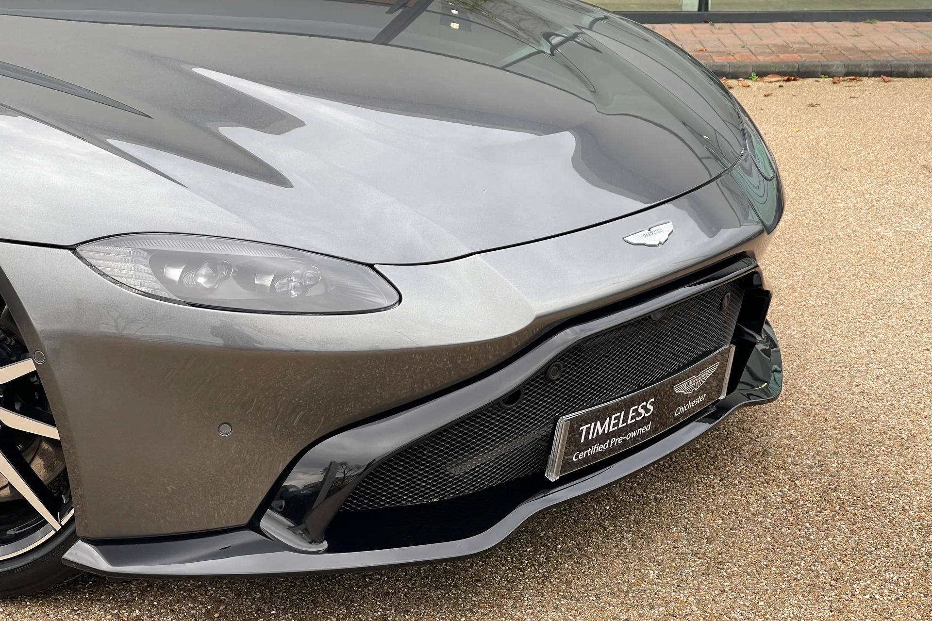 Aston Martin Vantage thumbnail image number 13