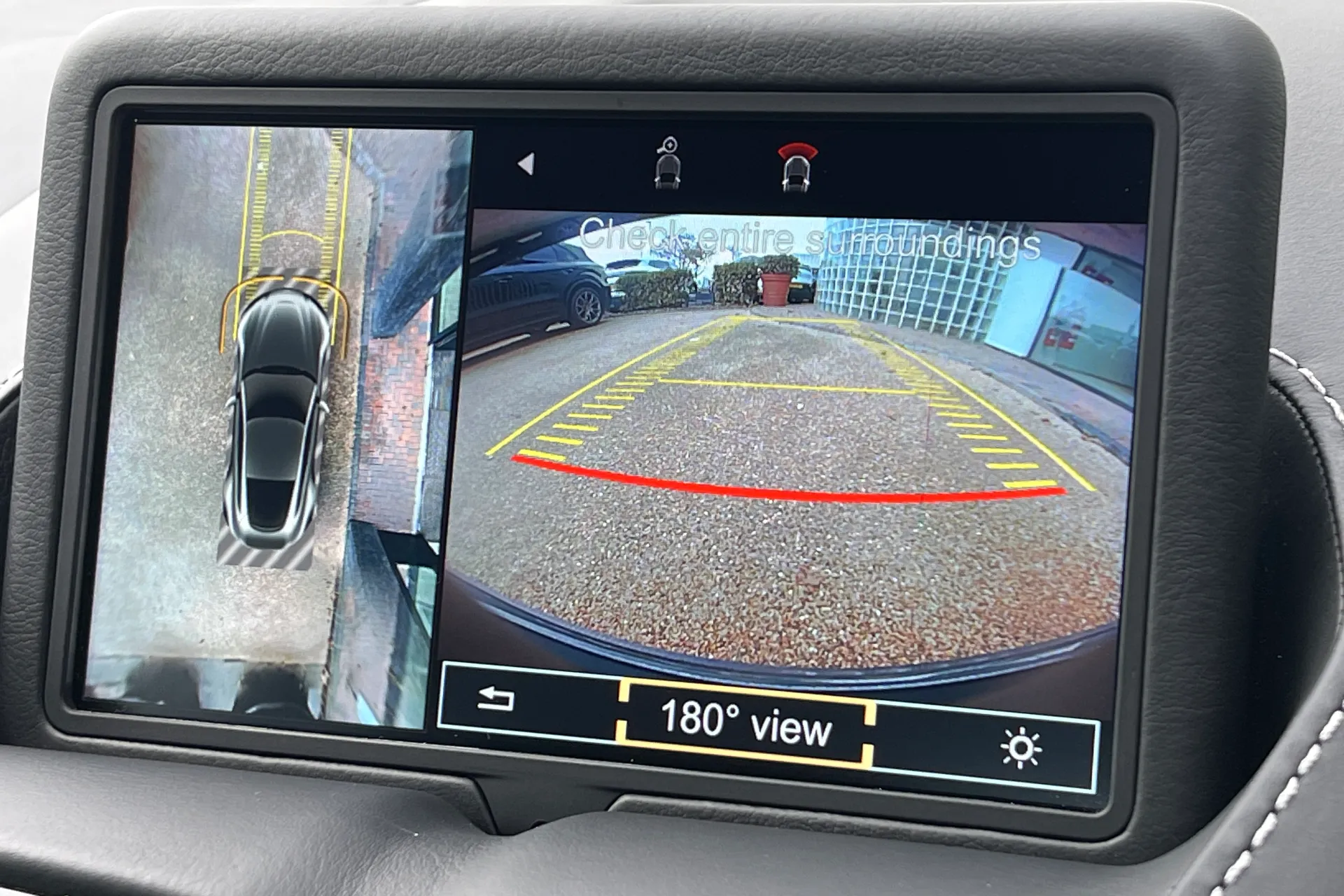 Aston Martin Vantage thumbnail image number 27