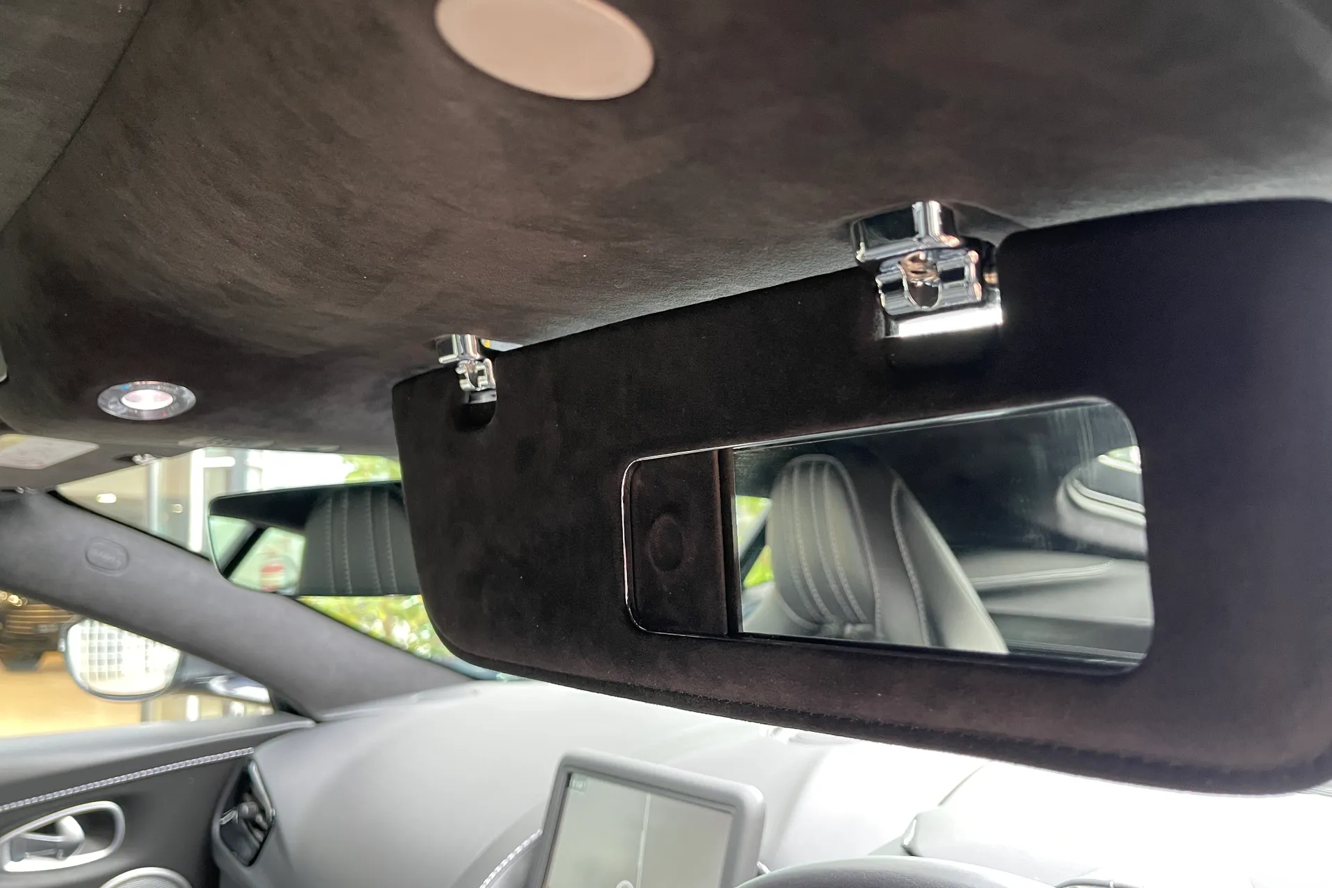 Aston Martin Vantage thumbnail image number 38