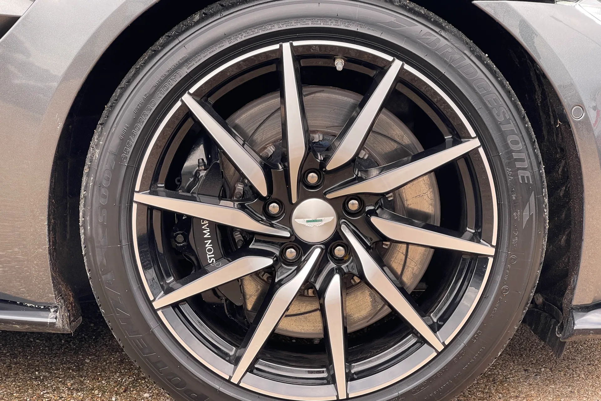 Aston Martin Vantage thumbnail image number 4