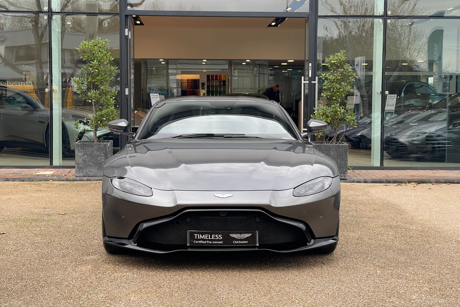Aston Martin Vantage thumbnail image number 7