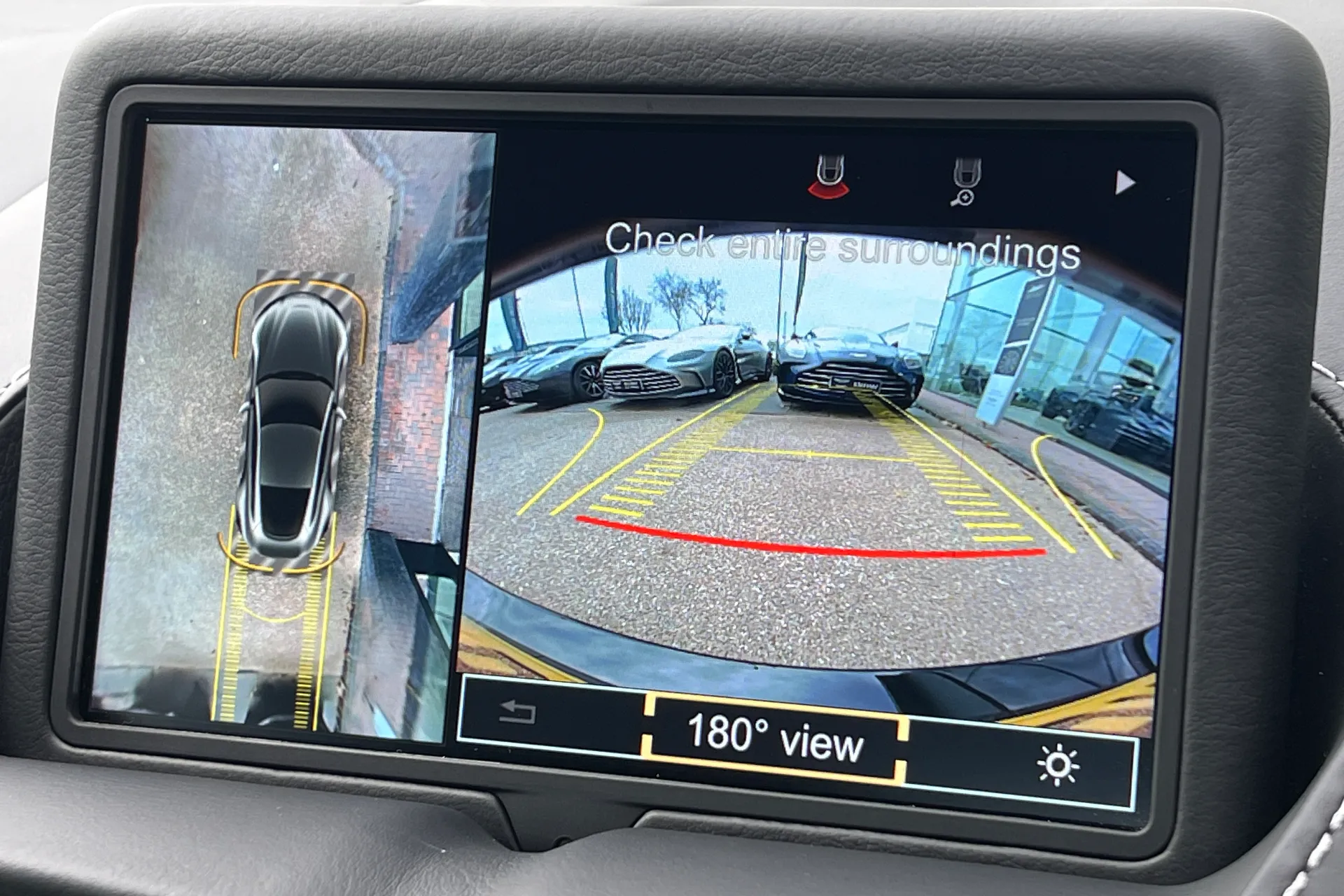 Aston Martin Vantage thumbnail image number 26