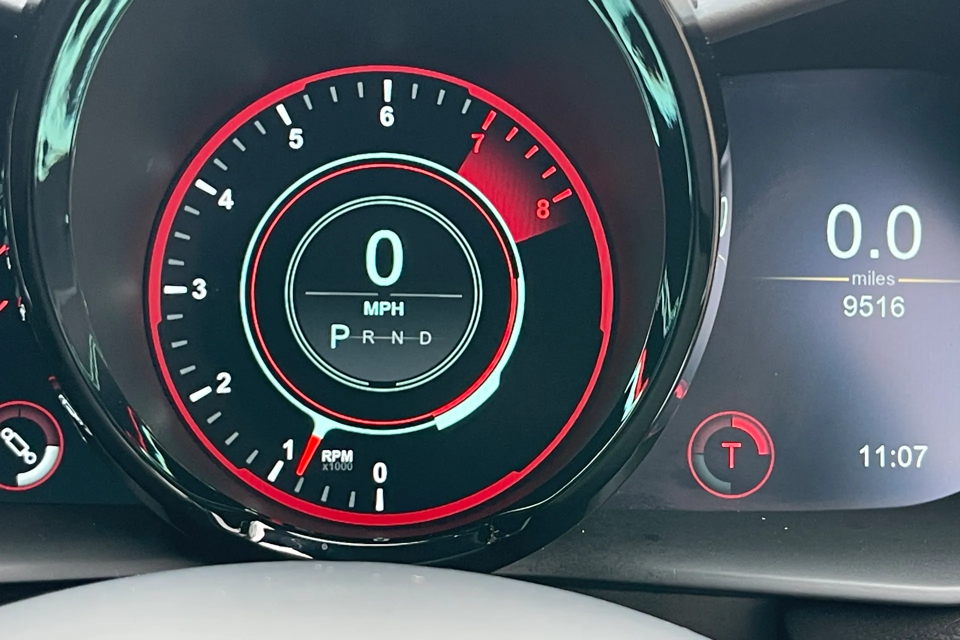 Aston Martin Vantage thumbnail image number 30