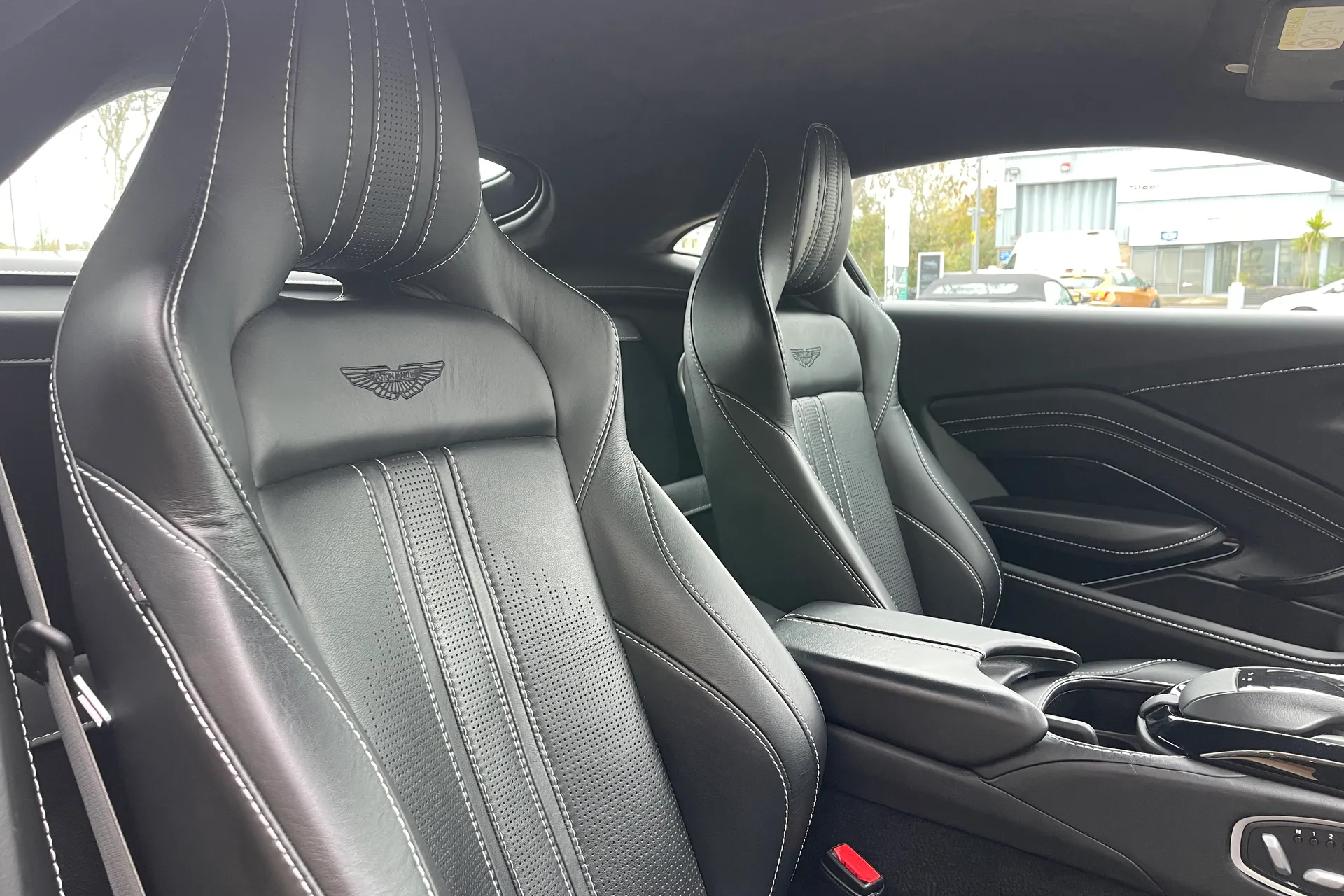 Aston Martin Vantage thumbnail image number 19