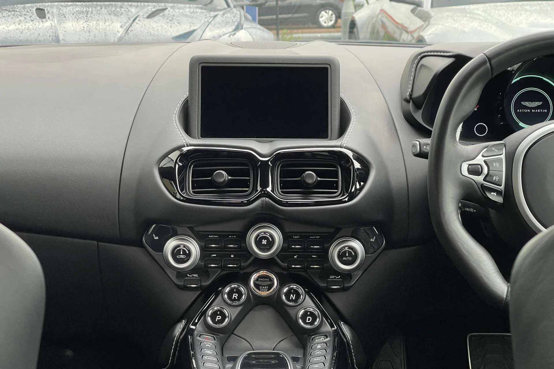 Aston Martin Vantage thumbnail image number 10