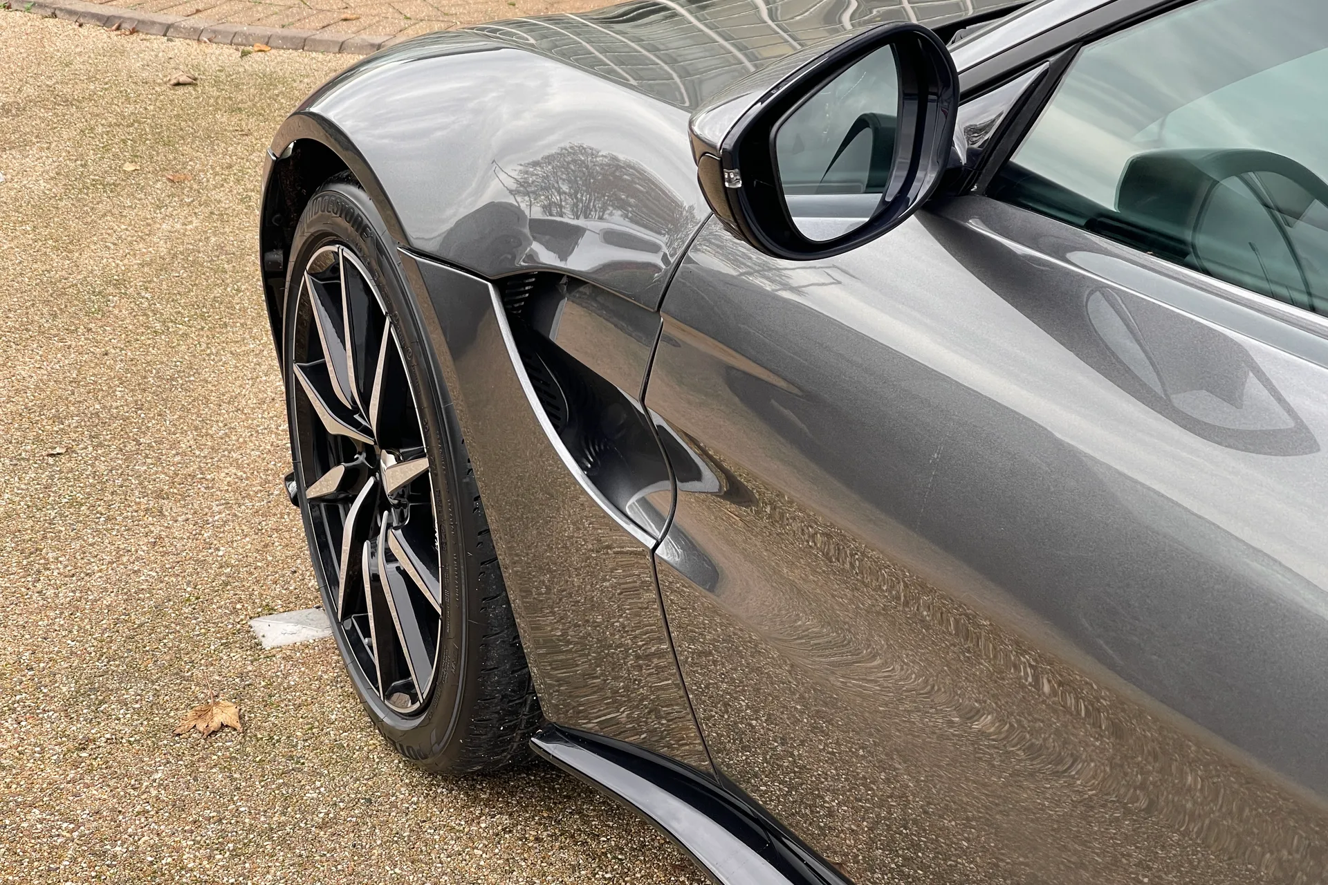 Aston Martin Vantage thumbnail image number 9