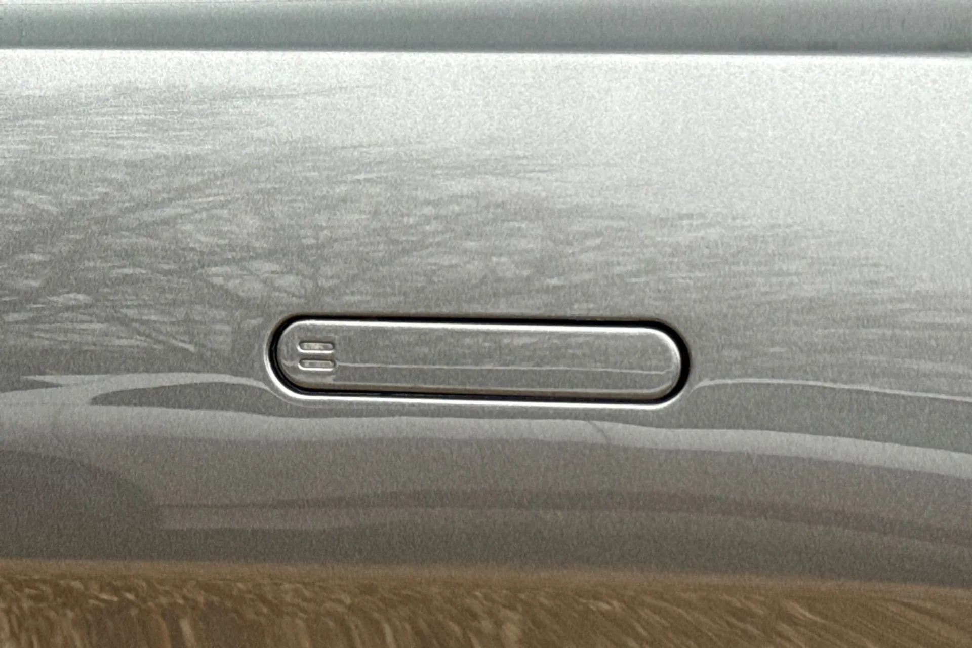 Aston Martin Vantage thumbnail image number 17