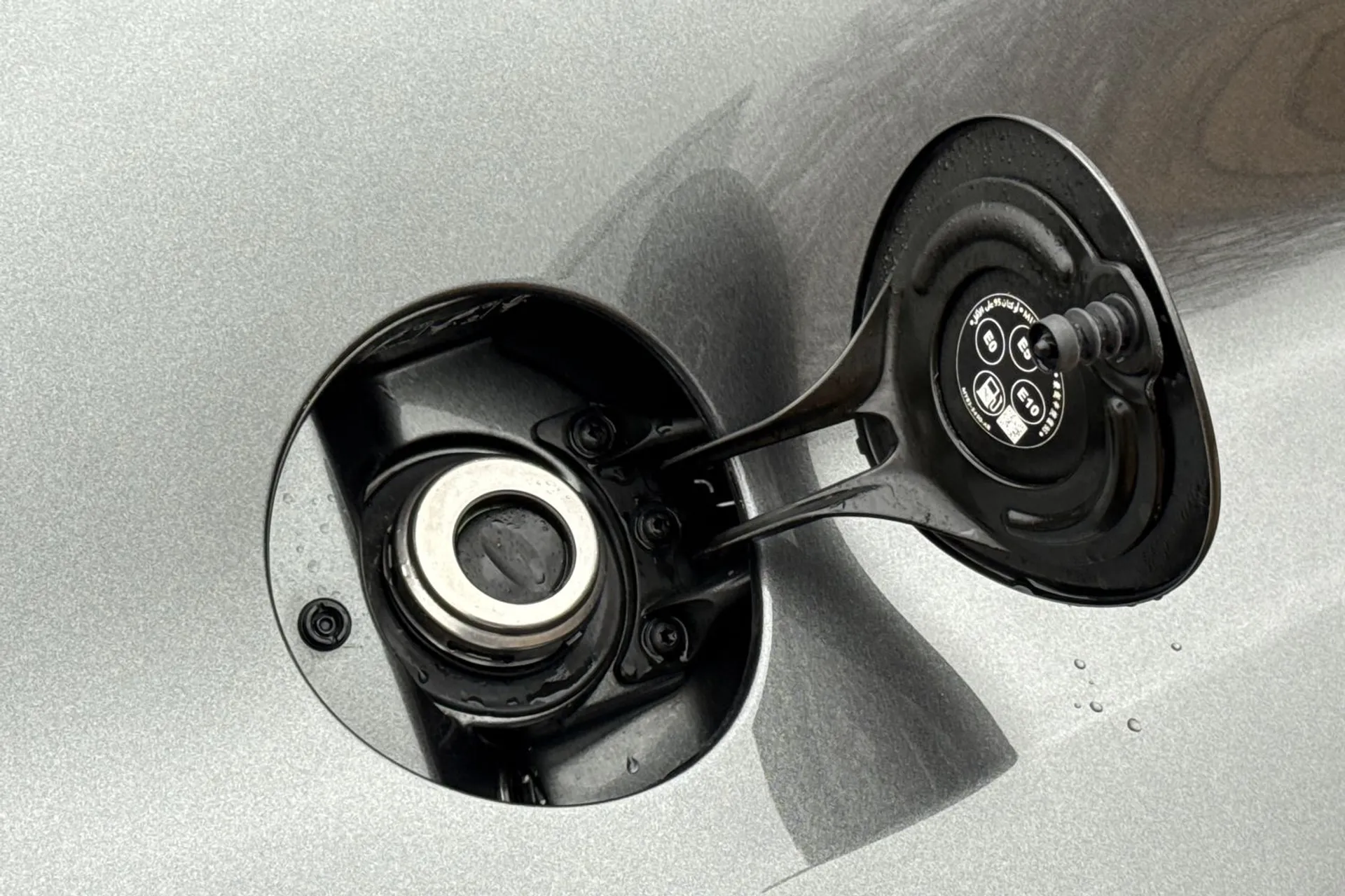 Aston Martin Vantage thumbnail image number 20