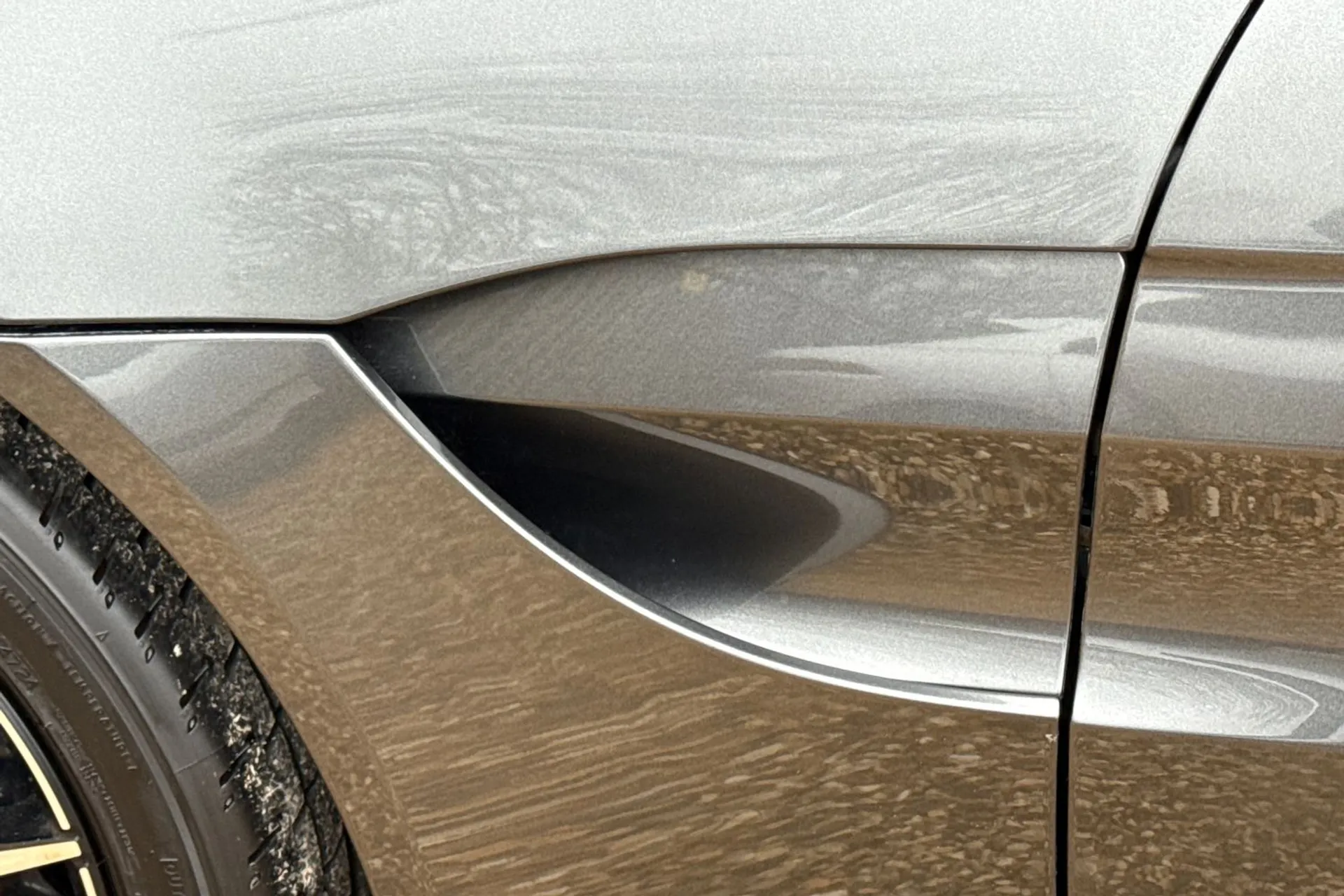 Aston Martin Vantage thumbnail image number 44