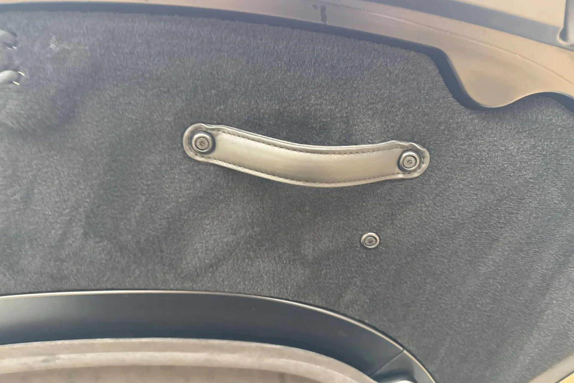 Aston Martin Vantage thumbnail image number 22