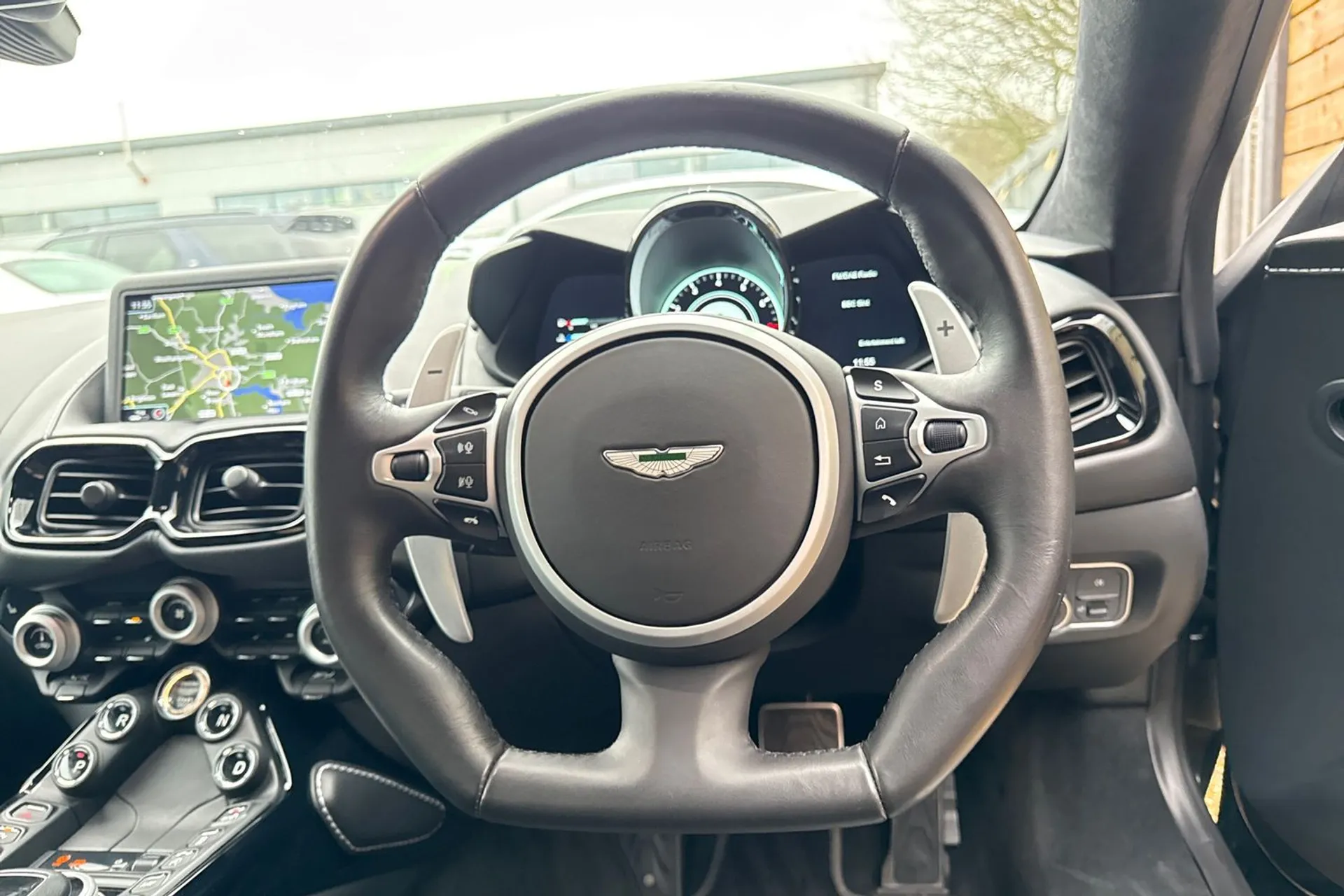 Aston Martin Vantage thumbnail image number 36