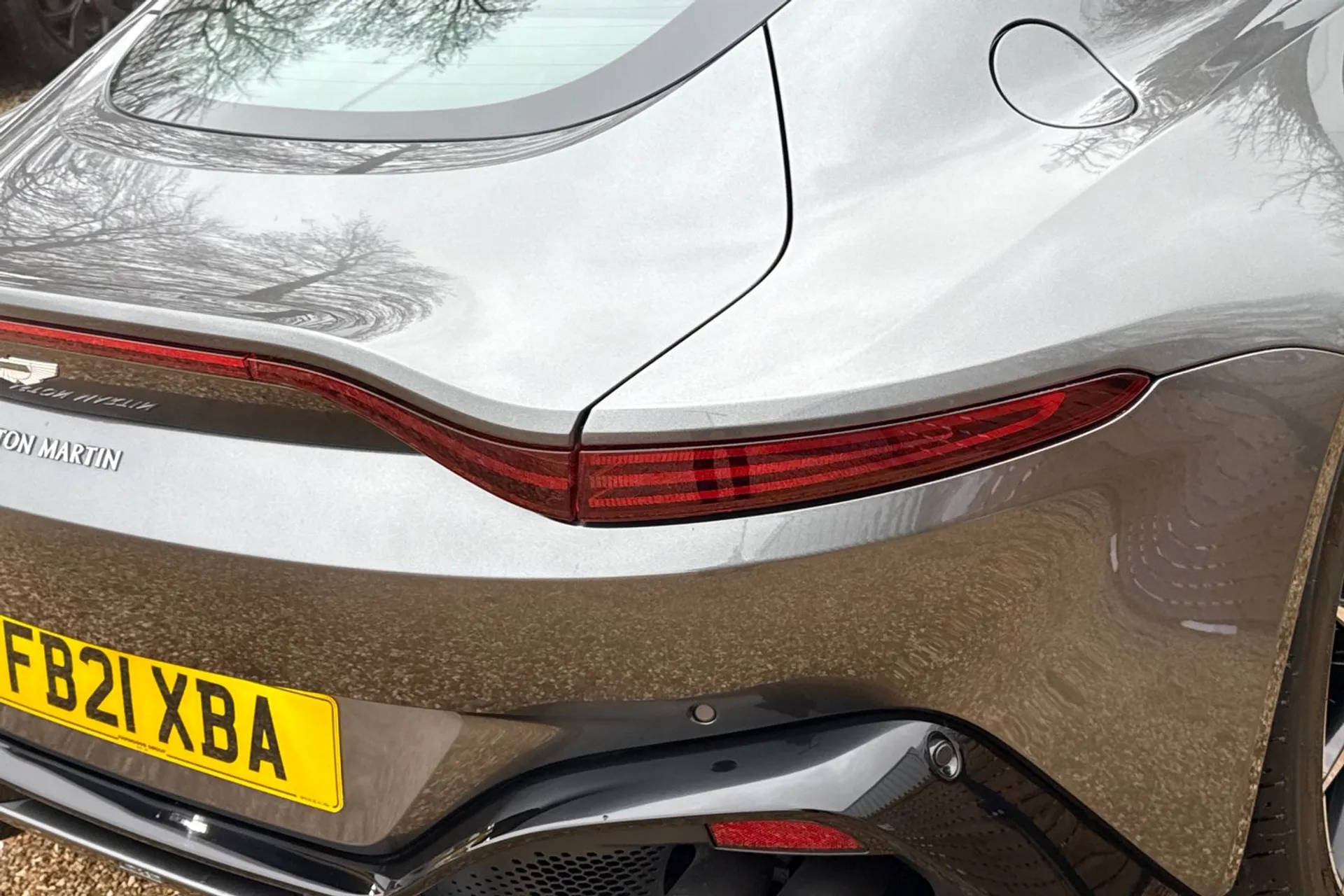 Aston Martin Vantage thumbnail image number 48