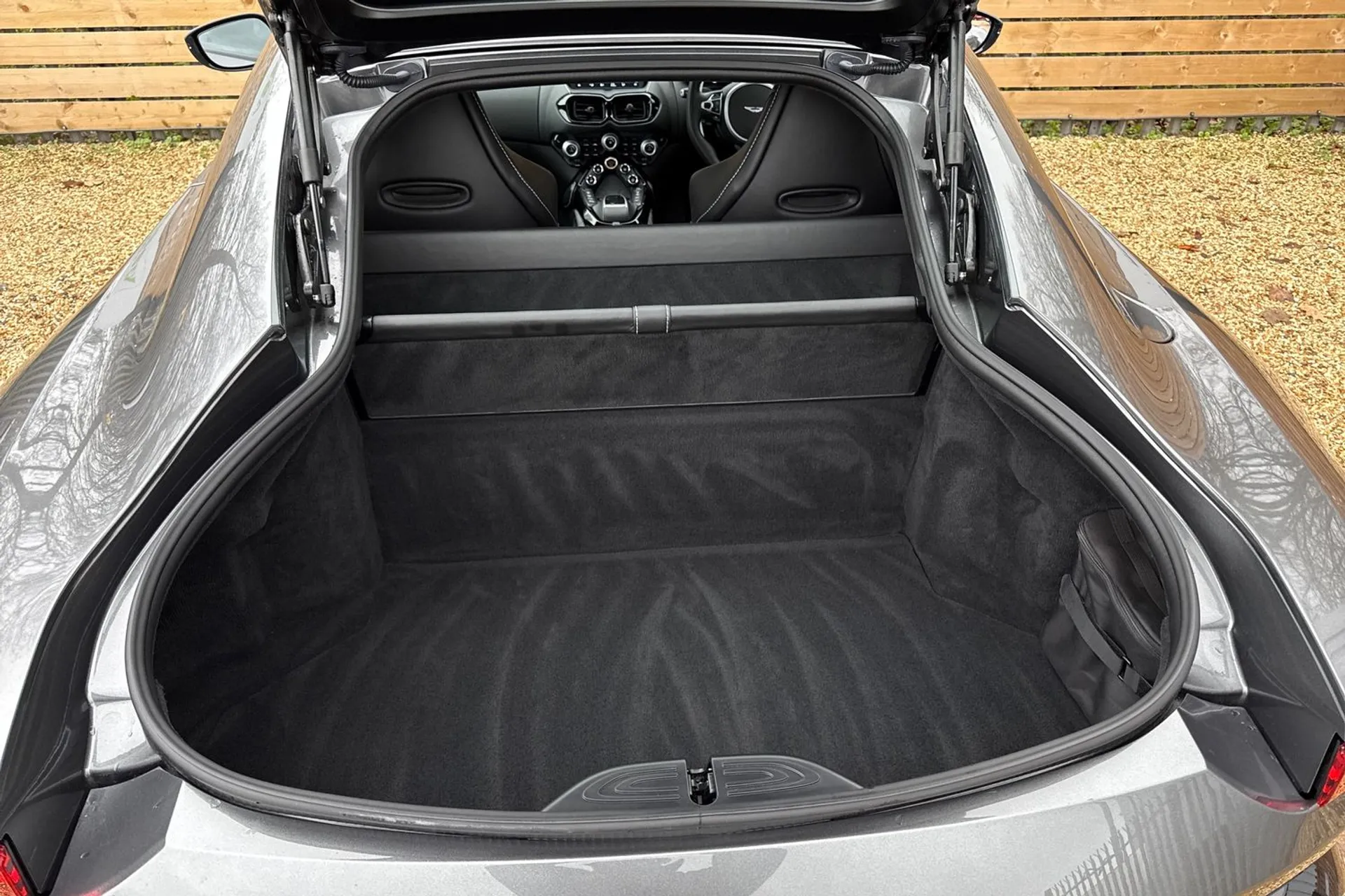 Aston Martin Vantage thumbnail image number 21