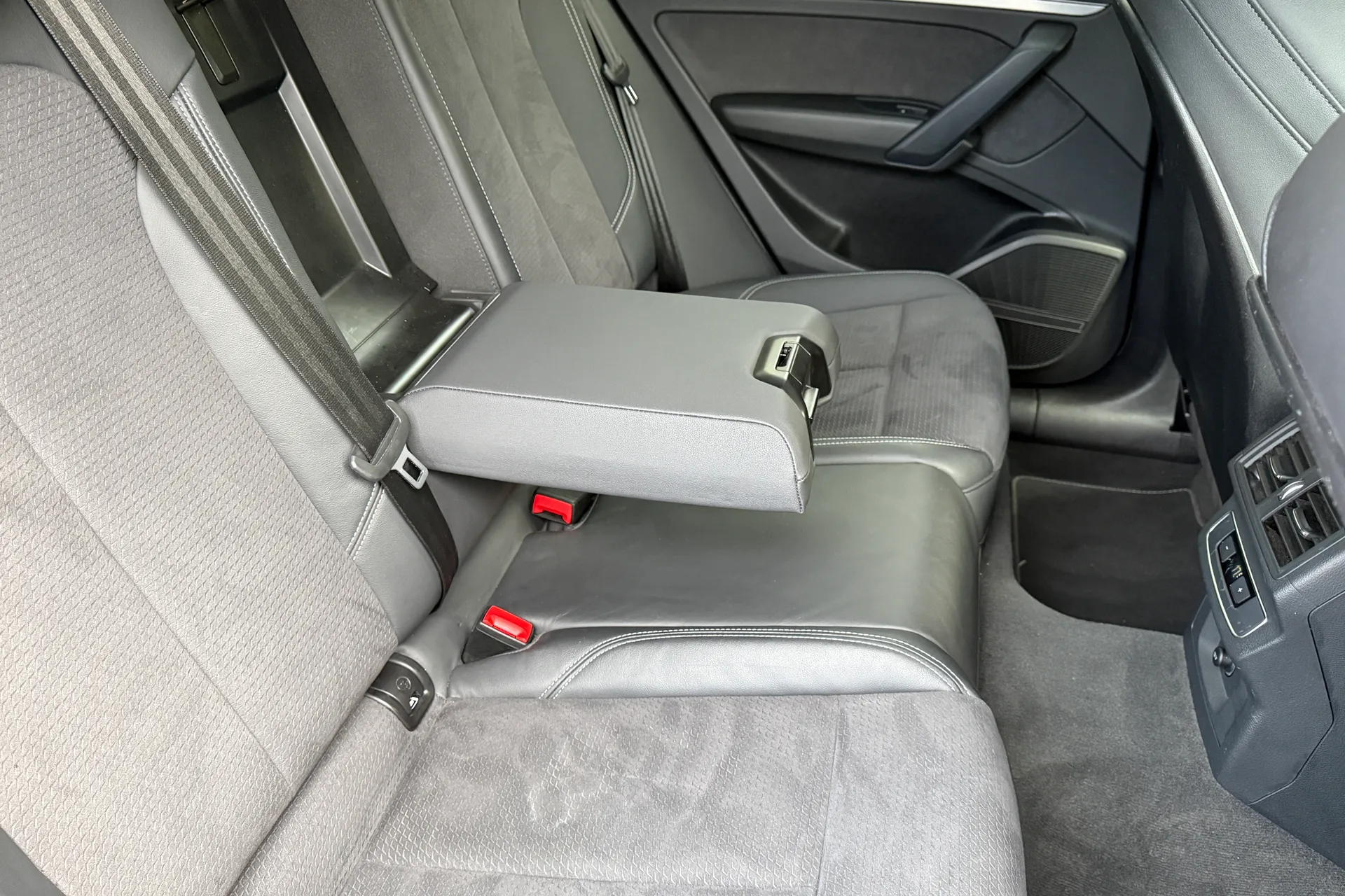 Audi Q5 thumbnail image number 26