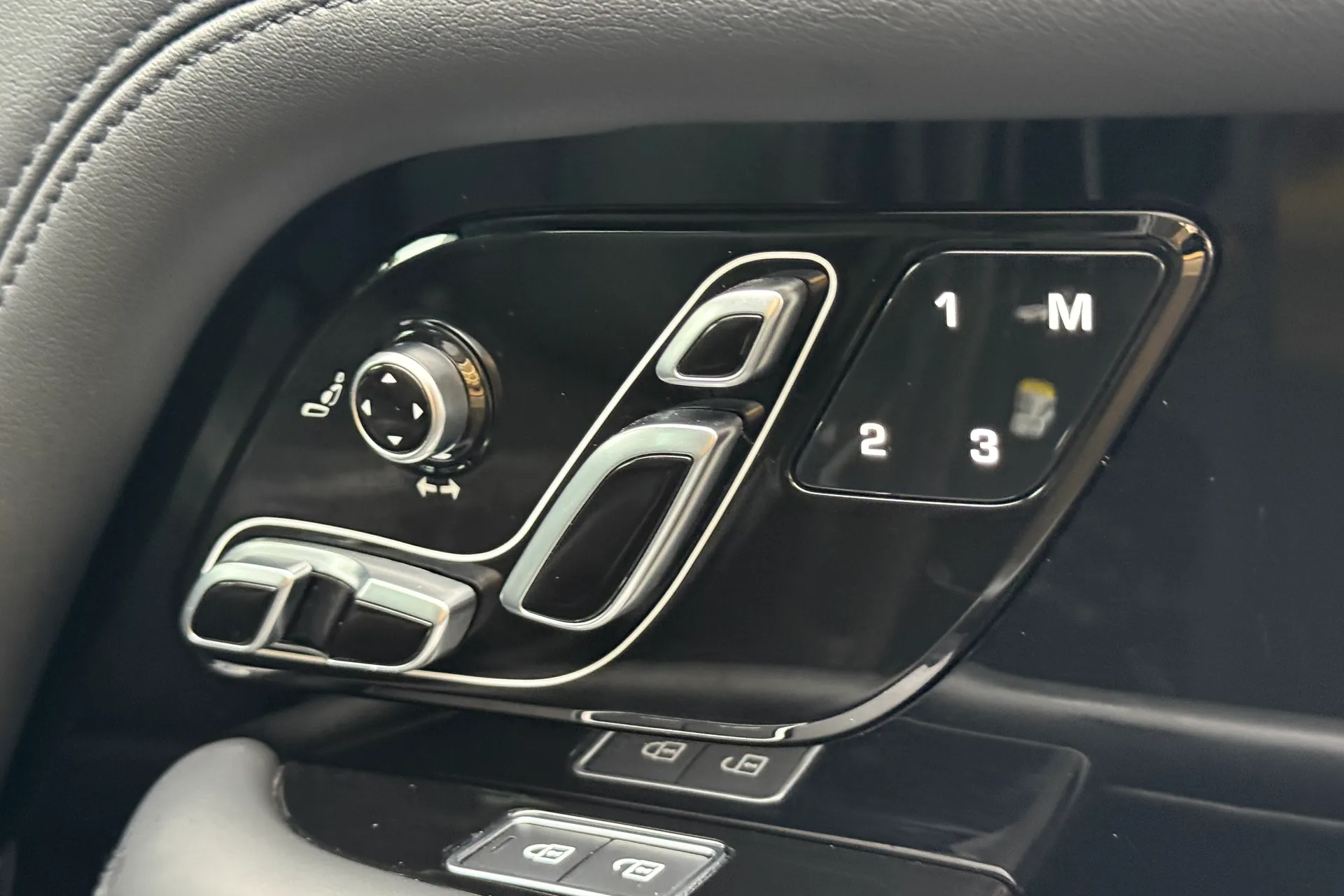 LAND ROVER RANGE ROVER thumbnail image number 52