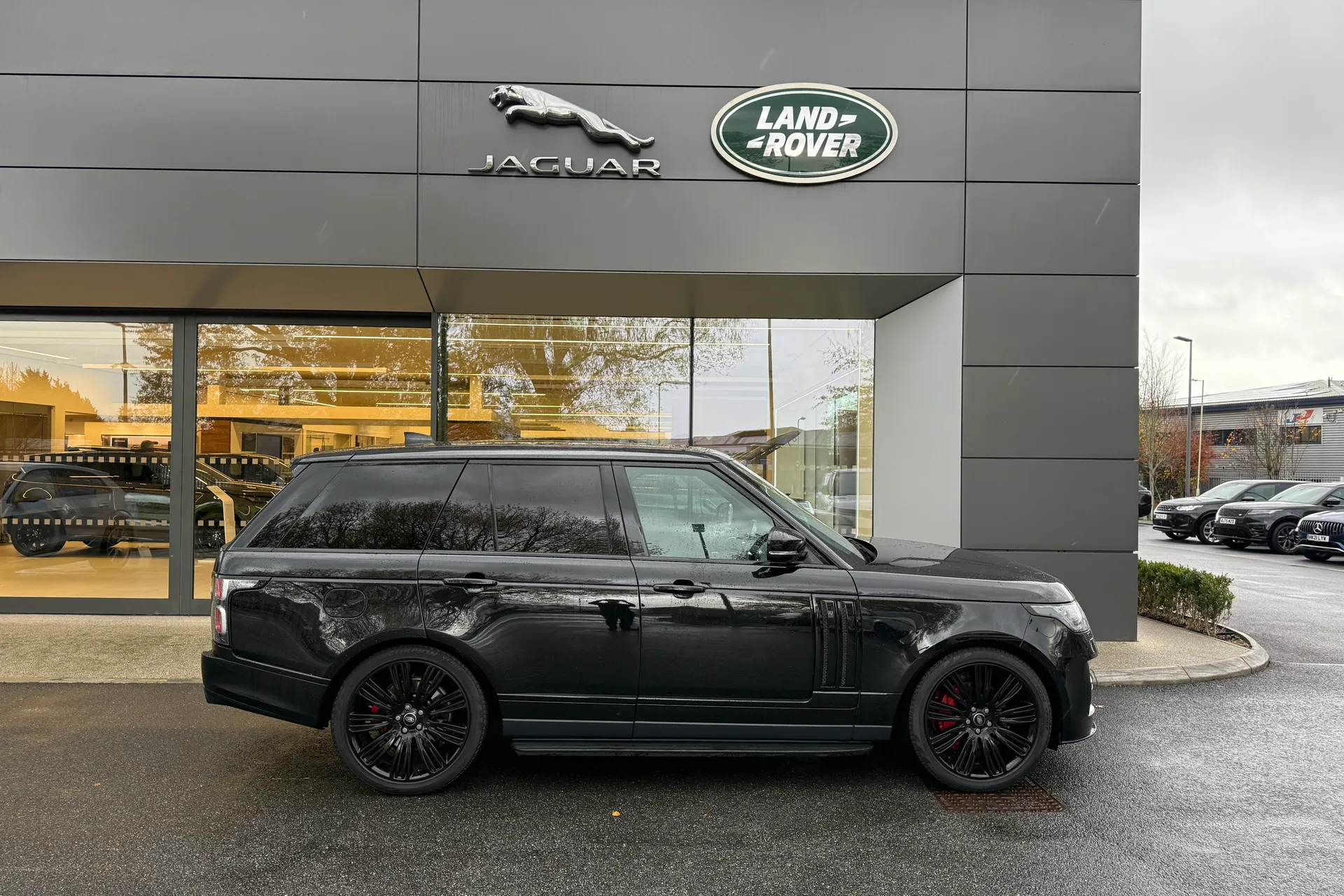 LAND ROVER RANGE ROVER thumbnail image number 2