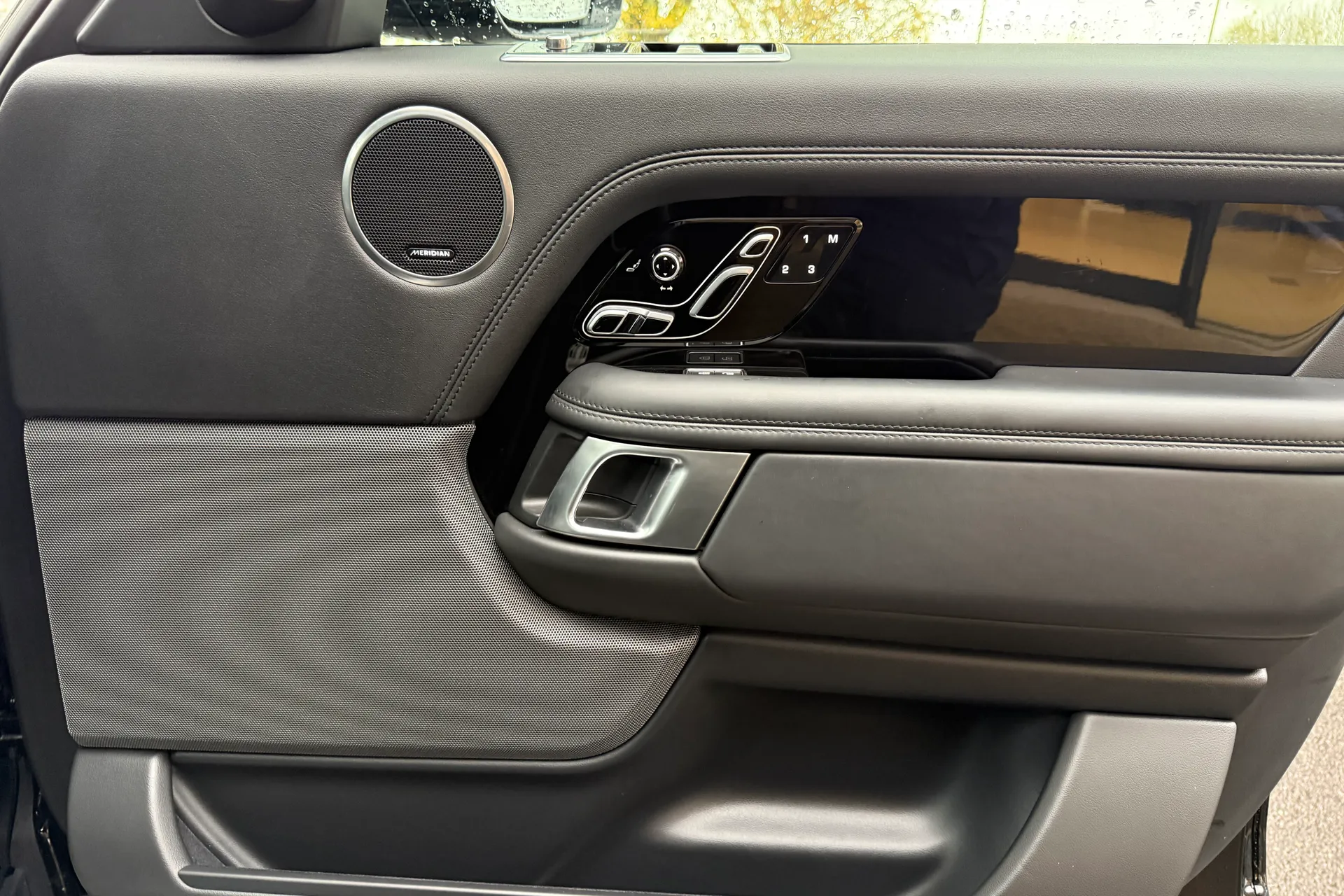 LAND ROVER RANGE ROVER thumbnail image number 51